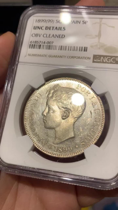 《竞宝斋》钱币微拍-第15场-本周日，周一2场连拍（全场顺丰包邮） NGC-UNC 状态极佳 西班牙 1899年 阿方索十三世 5比塞塔 双柱大银币 底部光线十足 小孩人物无损
