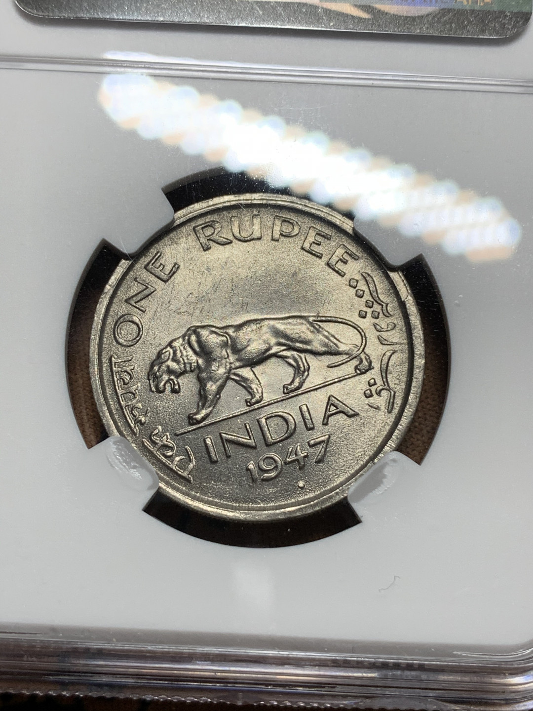 《竞宝斋》钱币微拍-第15场-本周日，周一2场连拍（全场顺丰包邮） NGC MS61印度1947年1卢比亚洲豹印度独立前最后一版，材质问题极少出高分