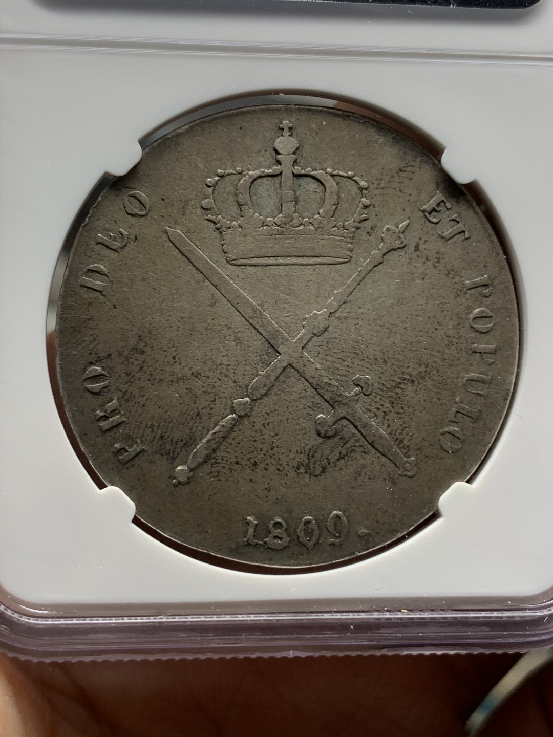 《竞宝斋》钱币微拍-第15场-本周日，周一2场连拍（全场顺丰包邮） NGC-XF40 德国 巴伐利亚 1809年  剑和权杖大泰勒银币 原味包浆 基本都没没分品种，这枚难得