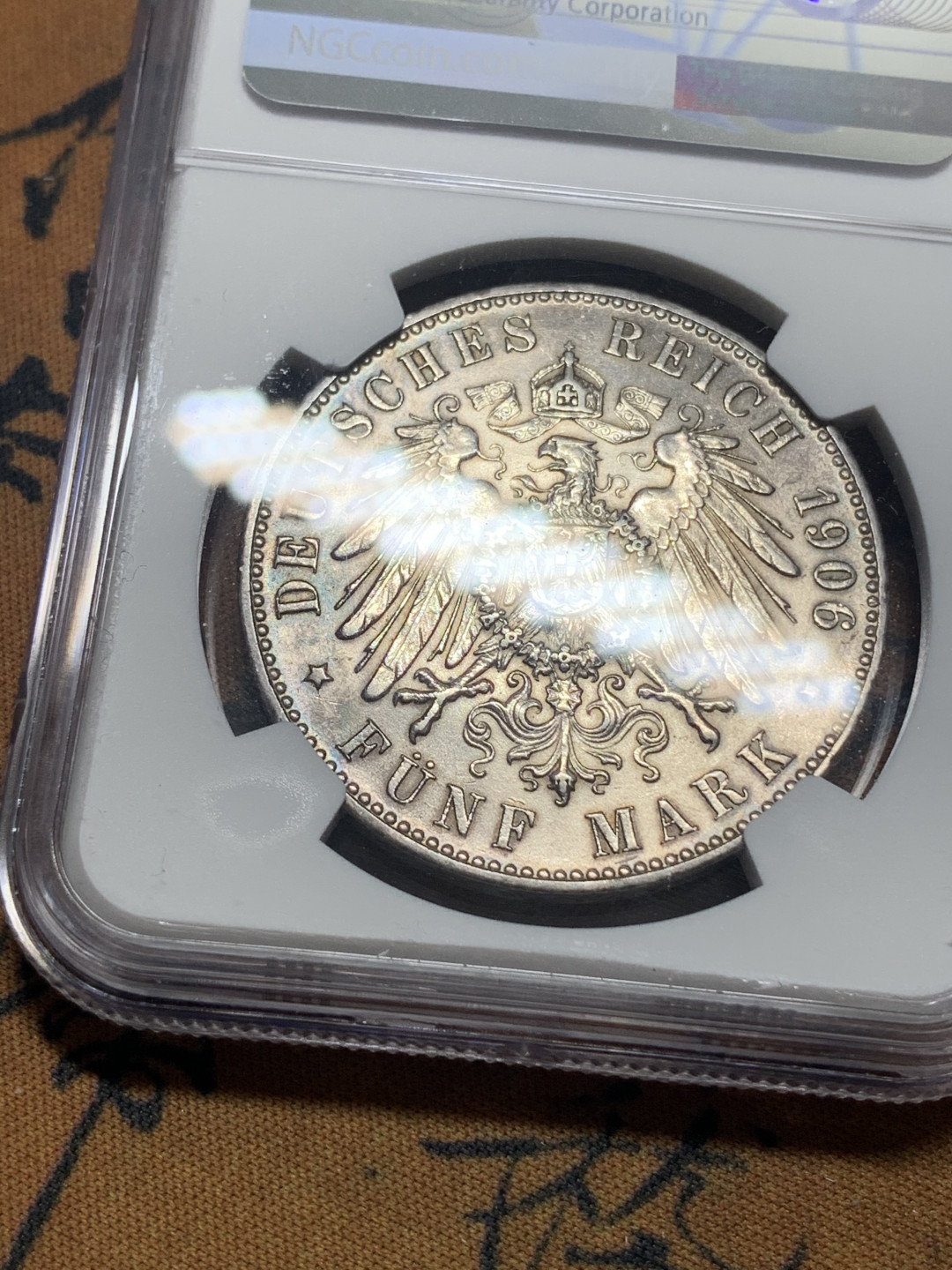 《竞宝斋》钱币微拍-第15场-本周日，周一2场连拍（全场顺丰包邮） NGC-MS63  德国不莱梅 1906-J年 双狮盾徽 5马克 银币 转光带彩 一流的品相味道
