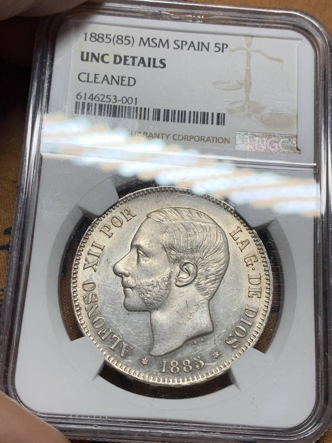 《竞宝斋》钱币微拍-第15场-本周日，周一2场连拍（全场顺丰包邮） NGC-UNCD 西班牙  1885（85）年 5 比塞塔  绝对MS的品 见图 见视频