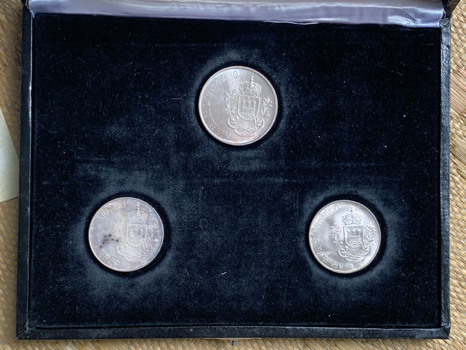 《竞宝斋》钱币微拍-第15场-本周日，周一2场连拍（全场顺丰包邮） 原盒证书 圣马力诺1981年 500/500/1000里拉 维吉尔逝世200周年纪念 银币 总重量36.6克 83.5%银