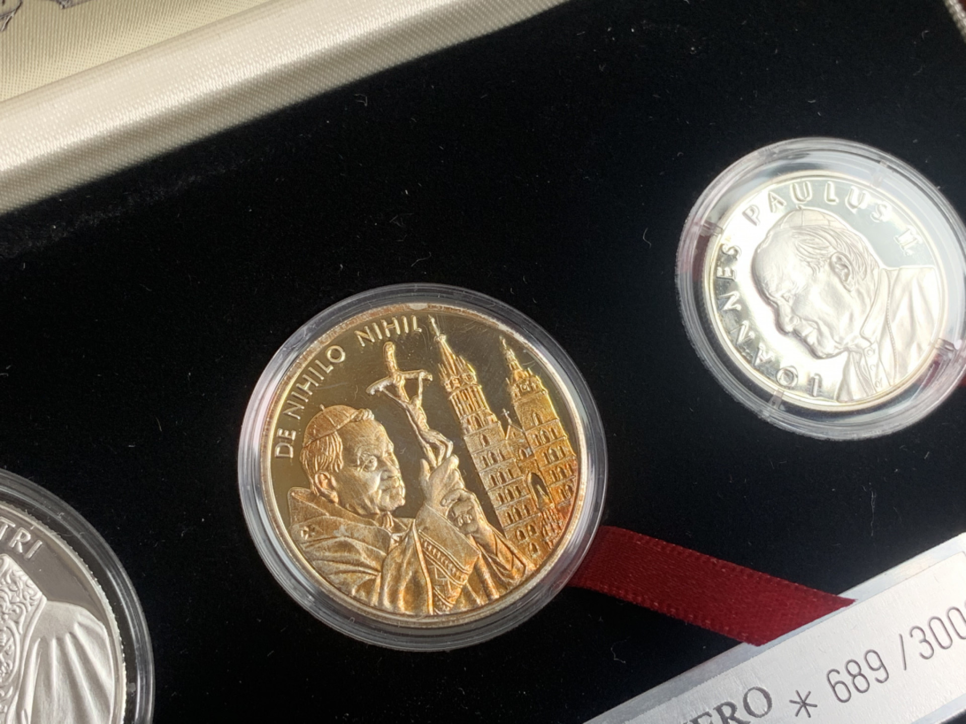 《竞宝斋》钱币微拍-第15场-本周日，周一2场连拍（全场顺丰包邮） 原盒证书 马耳他2005年 25/50/100/200里拉 1/4盎司到2盎司精制教皇纪念币 1盎司镀金 完美状态