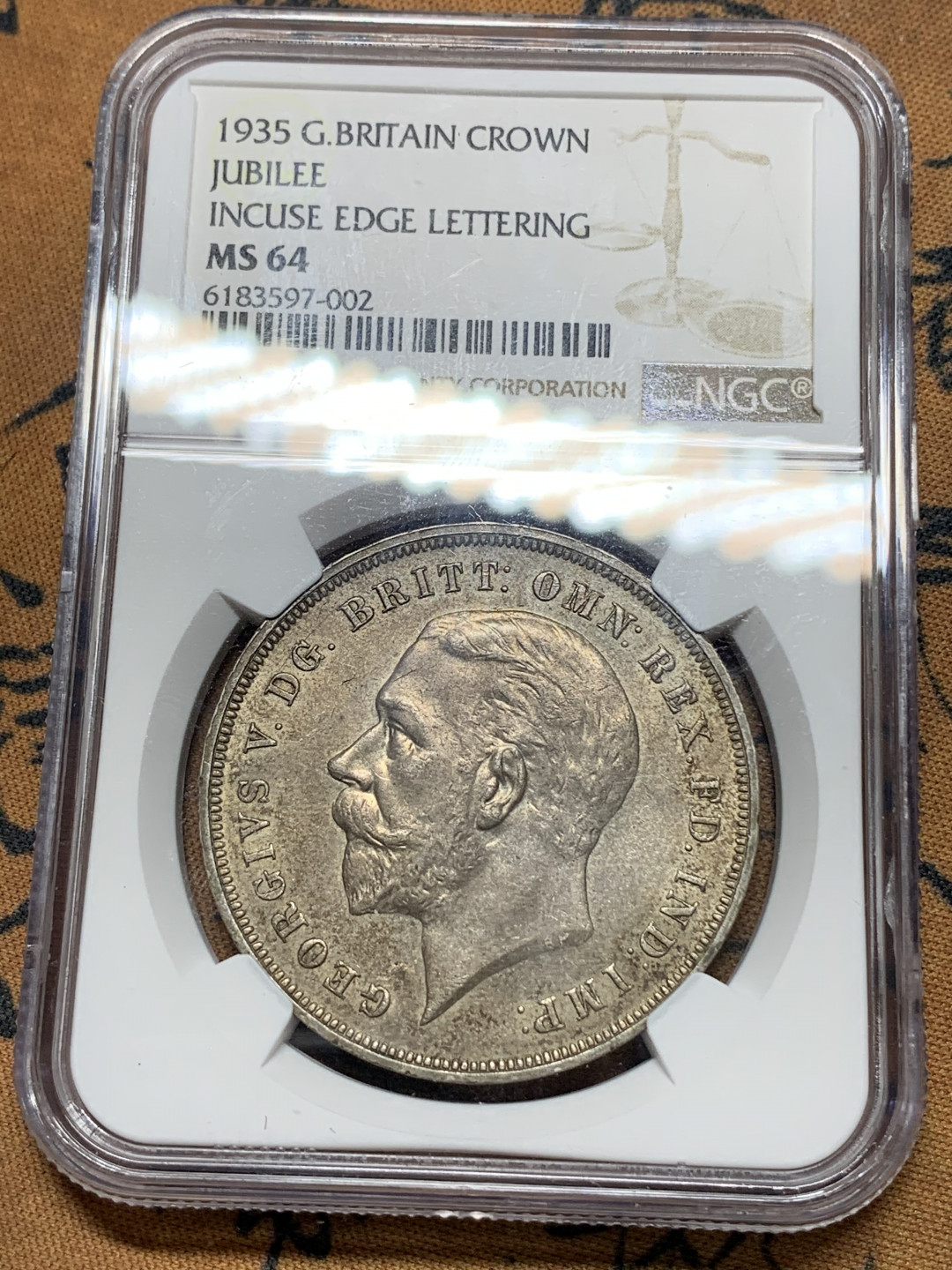 《竞宝斋》钱币微拍-第15场-本周日，周一2场连拍（全场顺丰包邮） 1935 乔五马剑 Ngc64 乔治五世(英语:George V，1865年6月3日-1936年1月20日)大不列颠及爱尔兰联合王国国王及印度皇帝(1910年-1936年在位)，温莎王朝的开创者。