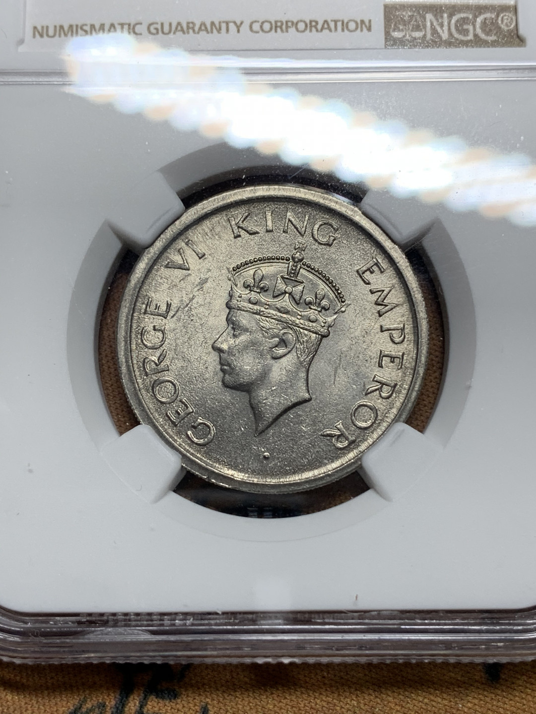 《竞宝斋》钱币微拍-第15场-本周日，周一2场连拍（全场顺丰包邮） NGC MS61印度1947年1卢比亚洲豹印度独立前最后一版，材质问题极少出高分