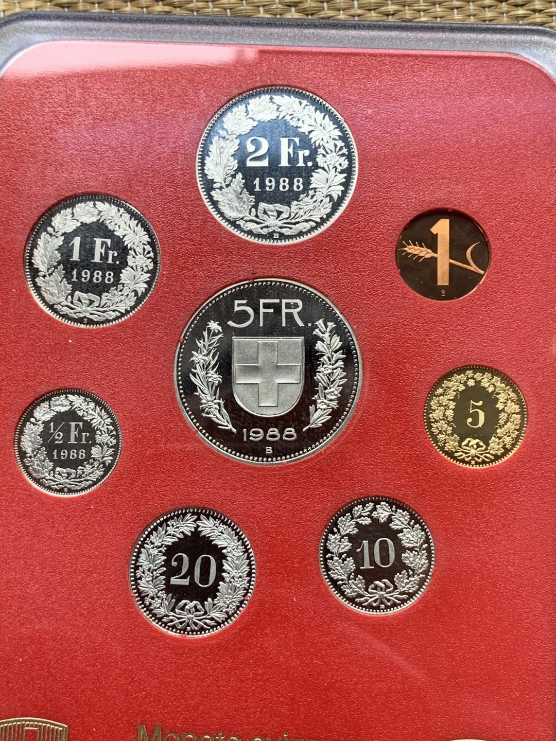《竞宝斋》钱币微拍-第16场-本周日，周一2场连拍（全场顺丰包邮） 瑞士1988年原封精制套币，保存完好