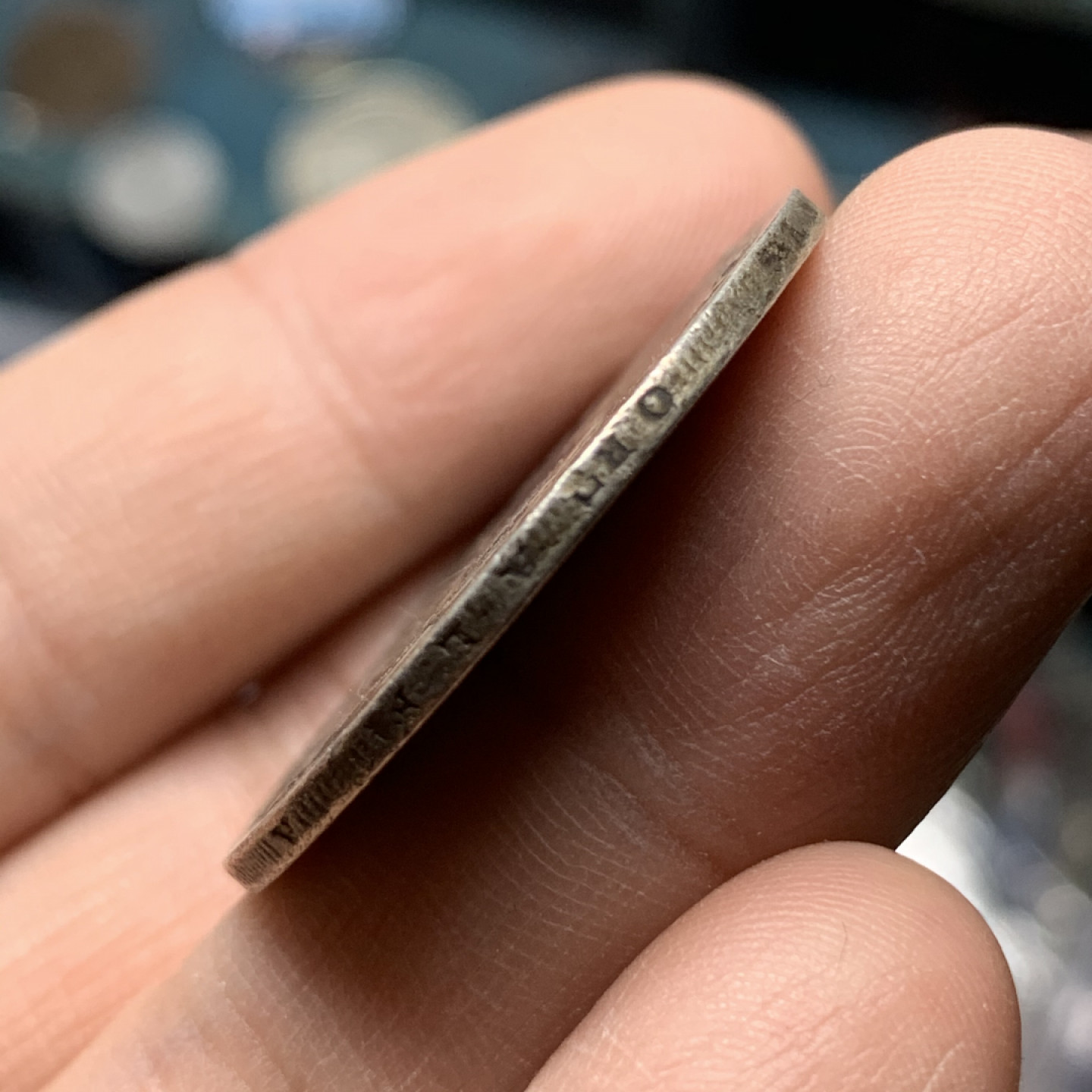 《竞宝斋》钱币微拍-第16场-本周日，周一2场连拍（全场顺丰包邮） 美国 1835 年 大披发 半美元银币 状态不错，边有一段锉痕