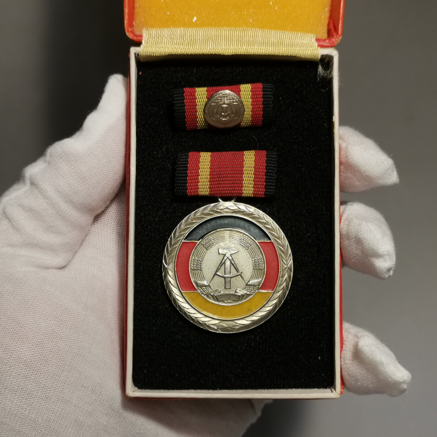 世界勋奖徽章第1期拍卖 东德国家功勋奖章