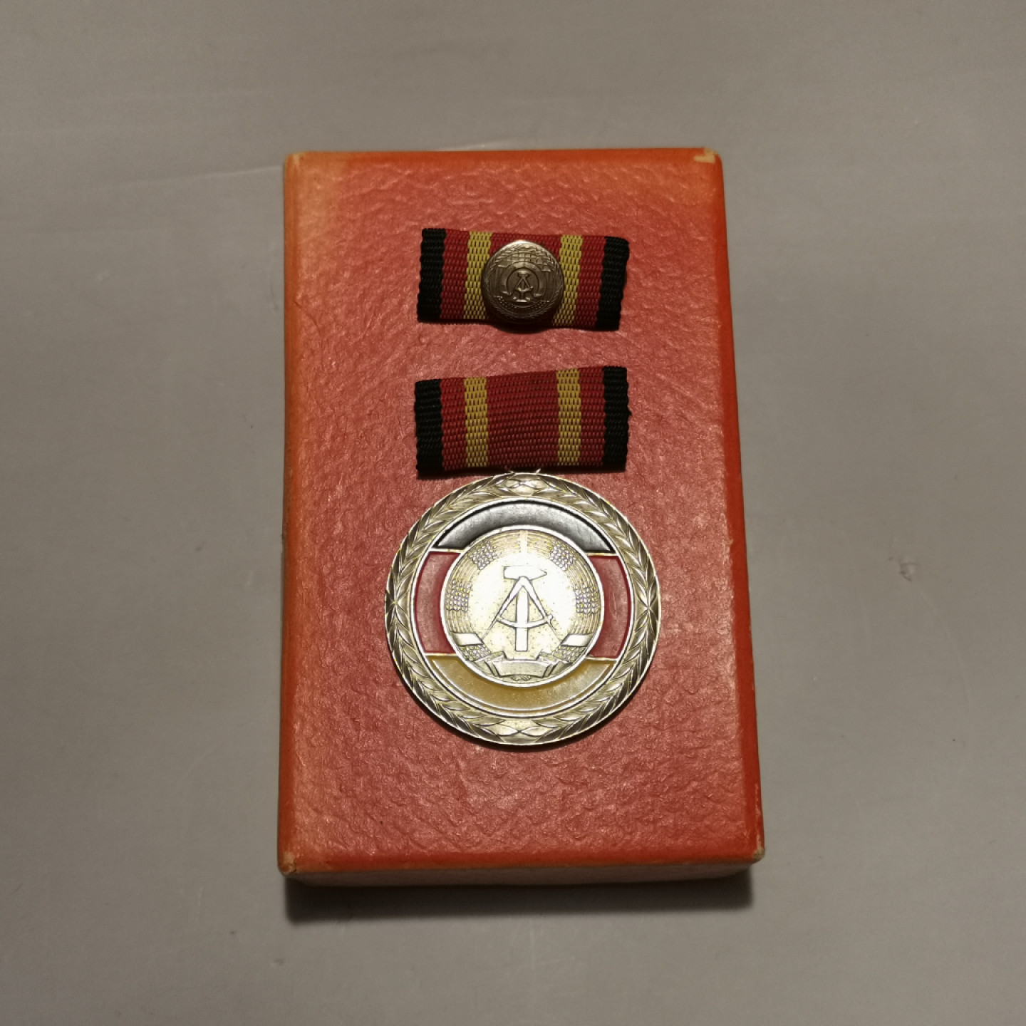 世界勋奖徽章第1期拍卖 东德国家功勋奖章