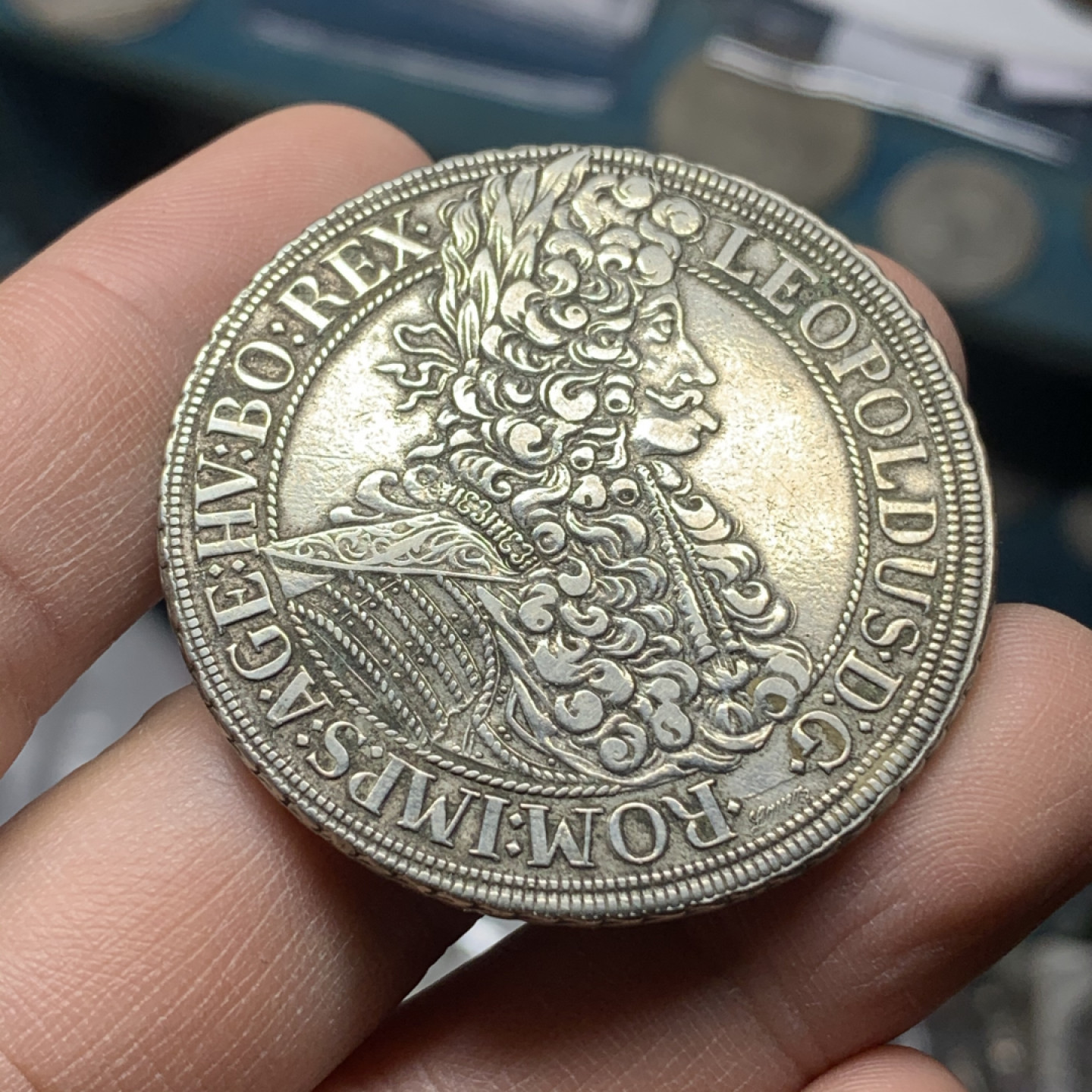 《竞宝斋》钱币微拍-第16场-本周日，周一2场连拍（全场顺丰包邮） 神圣罗马帝国 1695 年 猪嘴泰勒  （18-19世纪家族复刻版）正面5点处有标识