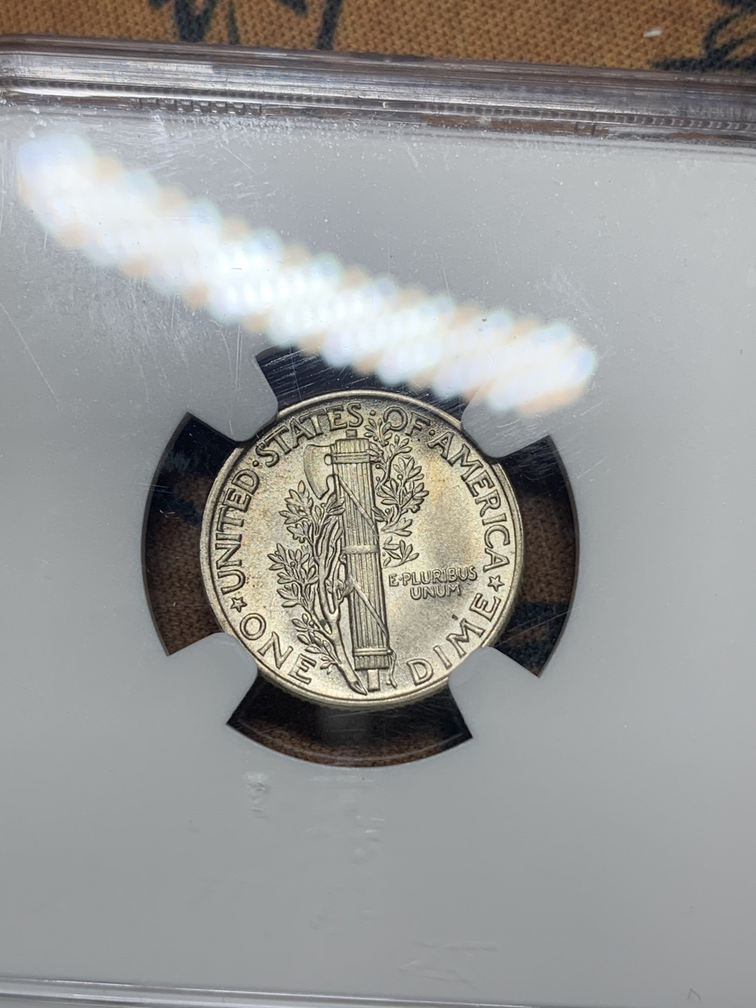 《竞宝斋》钱币微拍-第16场-本周日，周一2场连拍（全场顺丰包邮） NGC-MS64 美国 1945年 10分 银币 正面墨丘利，背面束棒，打制深峻，转光极强，地板有霜面银光