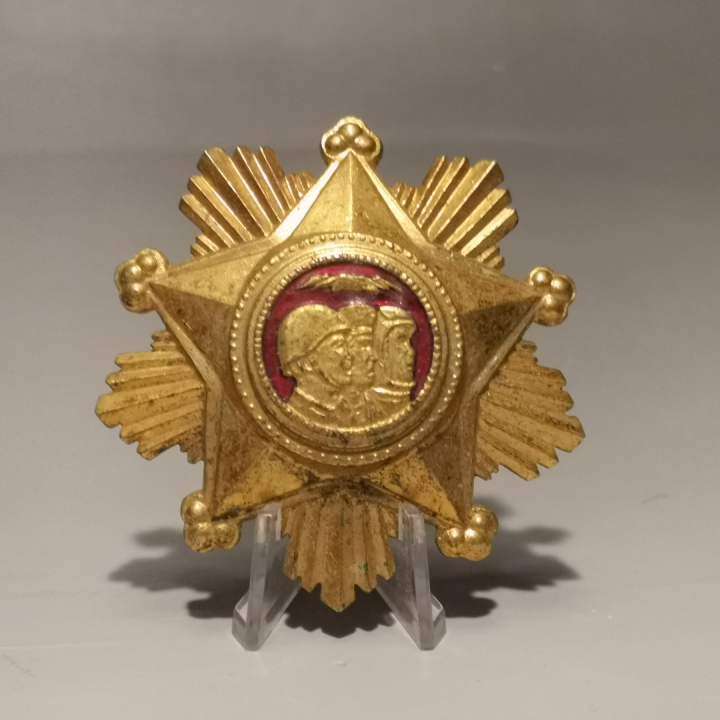 世界勋奖徽章第1期拍卖 朝鲜一级为军事服务勋章