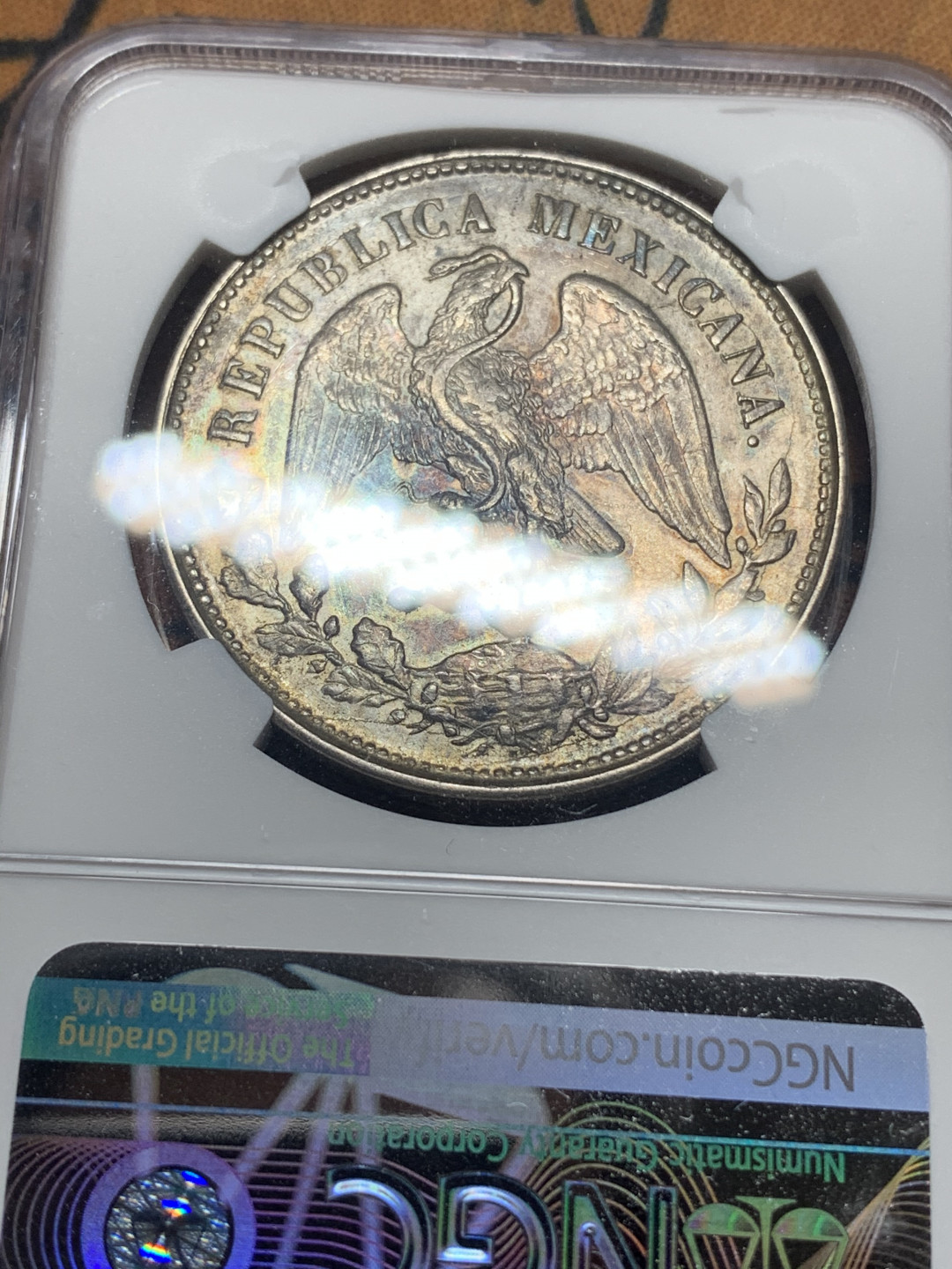 《竞宝斋》钱币微拍-第16场-本周日，周一2场连拍（全场顺丰包邮） NGC-AUD 墨西哥 1902年 MO 1比索 鹰洋银币 好年份五彩包浆相当漂亮！