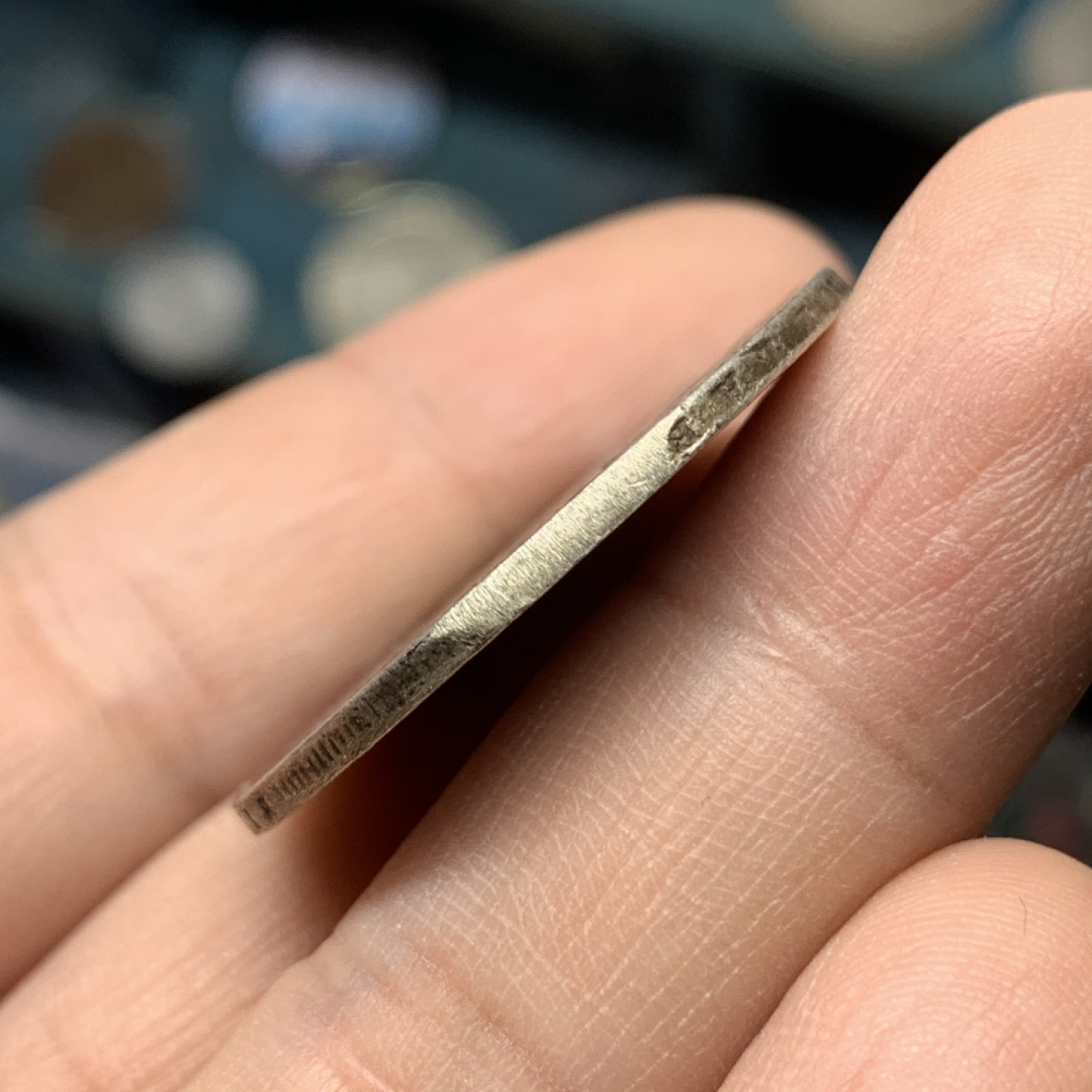 《竞宝斋》钱币微拍-第16场-本周日，周一2场连拍（全场顺丰包邮） 美国 1835 年 大披发 半美元银币 状态不错，边有一段锉痕