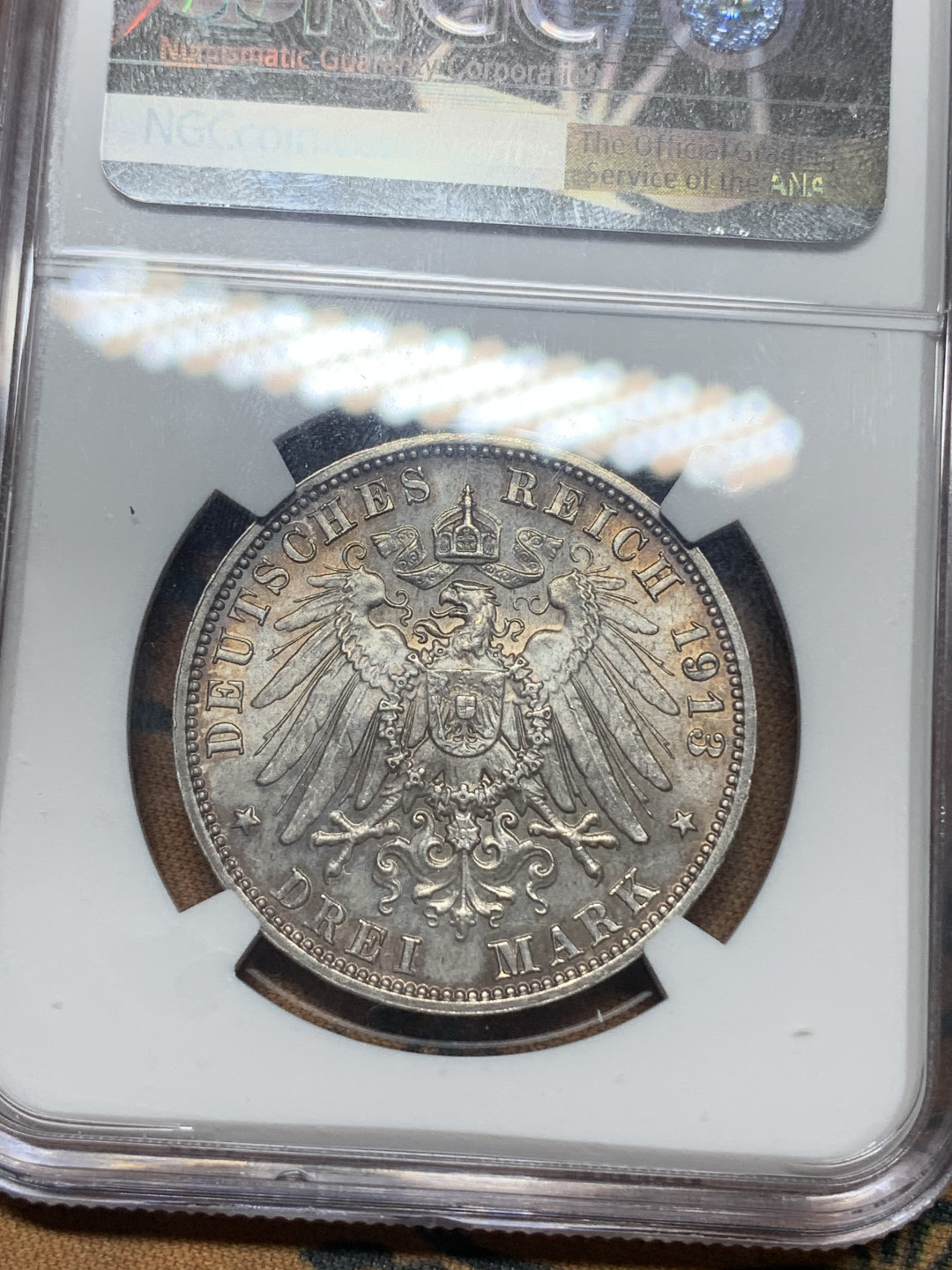 《竞宝斋》钱币微拍-第16场-本周日，周一2场连拍（全场顺丰包邮） NGC-64 1913德国莱比锡建功碑三马克，纪念击败拿破仑的决定性战役的纪念碑，普制发行量100万枚，转光带彩，很漂亮的一枚