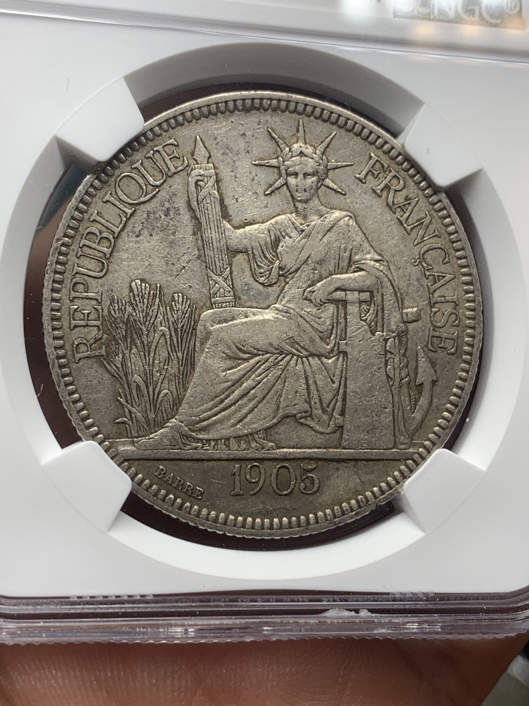 《竞宝斋》钱币微拍-第16场-本周日，周一2场连拍（全场顺丰包邮） NGC-XFD 法国属印支 1905年 1P 坐洋银币 原味老包浆细节好