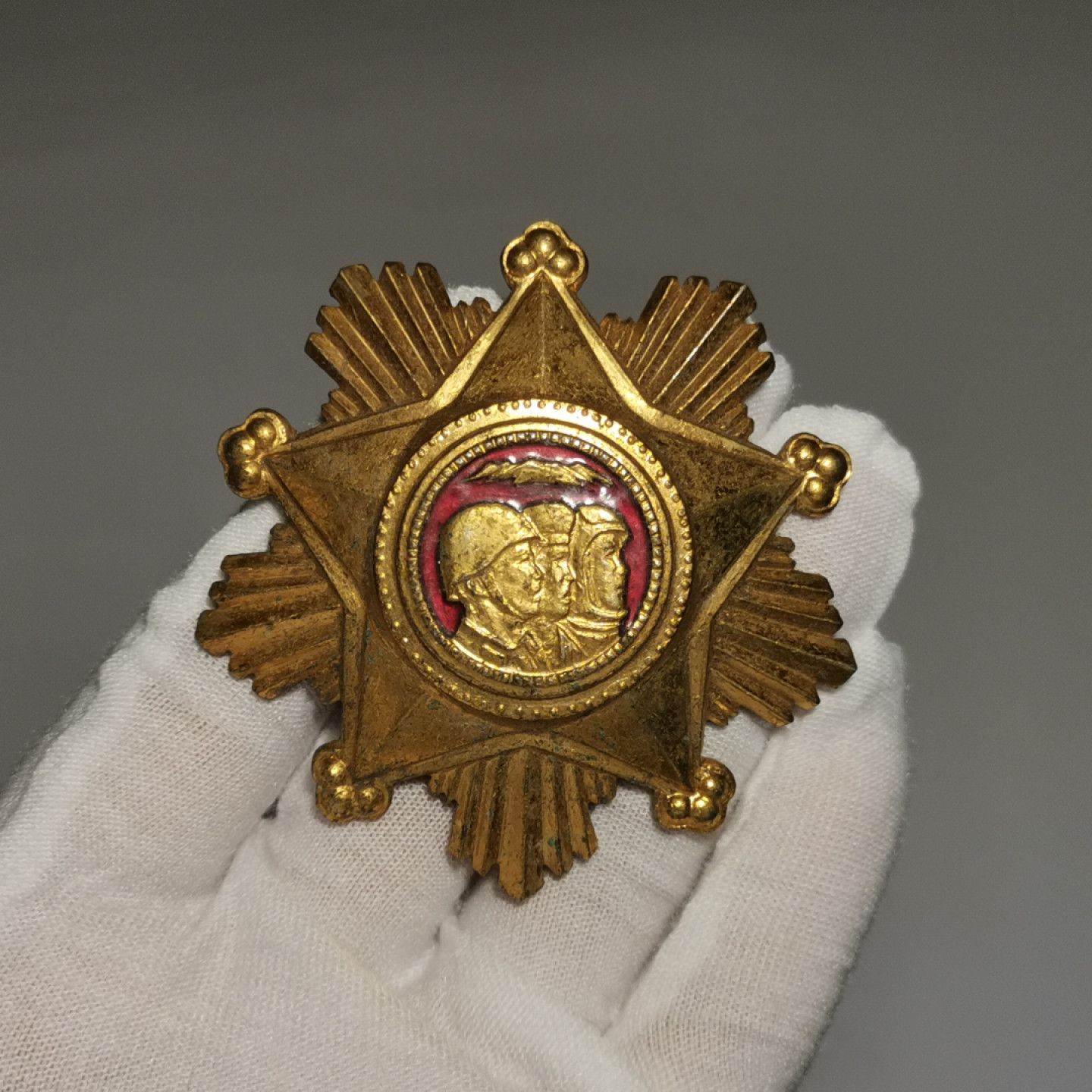 世界勋奖徽章第1期拍卖 朝鲜一级为军事服务勋章