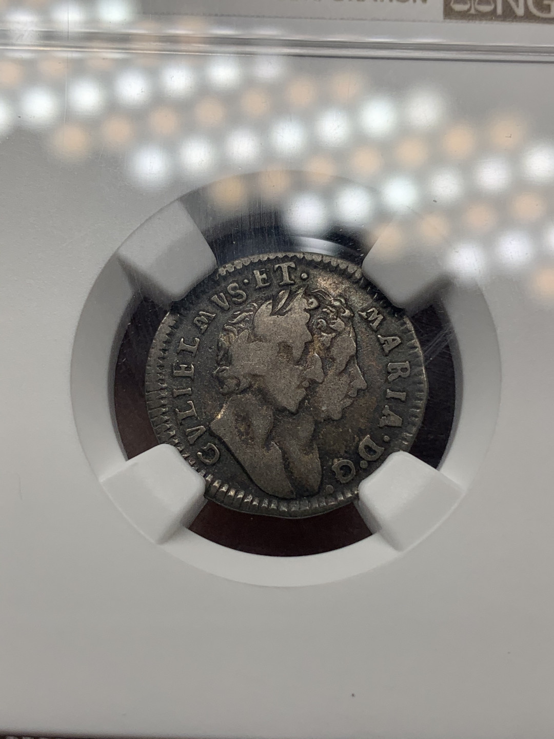 《竞宝斋》钱币微拍-第16场-本周日，周一2场连拍（全场顺丰包邮） 英国 1690年 威廉与玛丽 1690年 4便士银币 洗脚币 难得品种