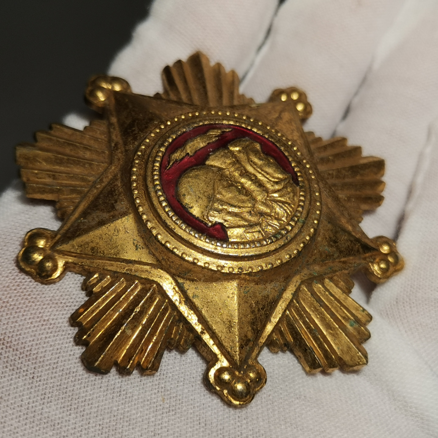 世界勋奖徽章第1期拍卖 朝鲜一级为军事服务勋章