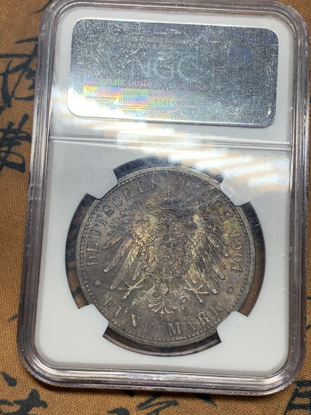 《竞宝斋》钱币微拍-第16场-本周日，周一2场连拍（全场顺丰包邮） ngc-ms63 1901年 德国普鲁士建国5马克 双面紫黑五彩究极浓郁包浆 国币大佬的最爱 实物惊艳