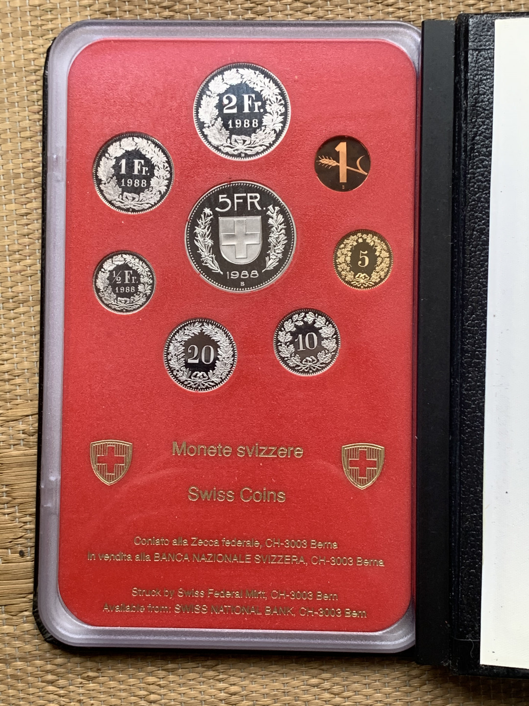 《竞宝斋》钱币微拍-第16场-本周日，周一2场连拍（全场顺丰包邮） 瑞士1988年原封精制套币，保存完好
