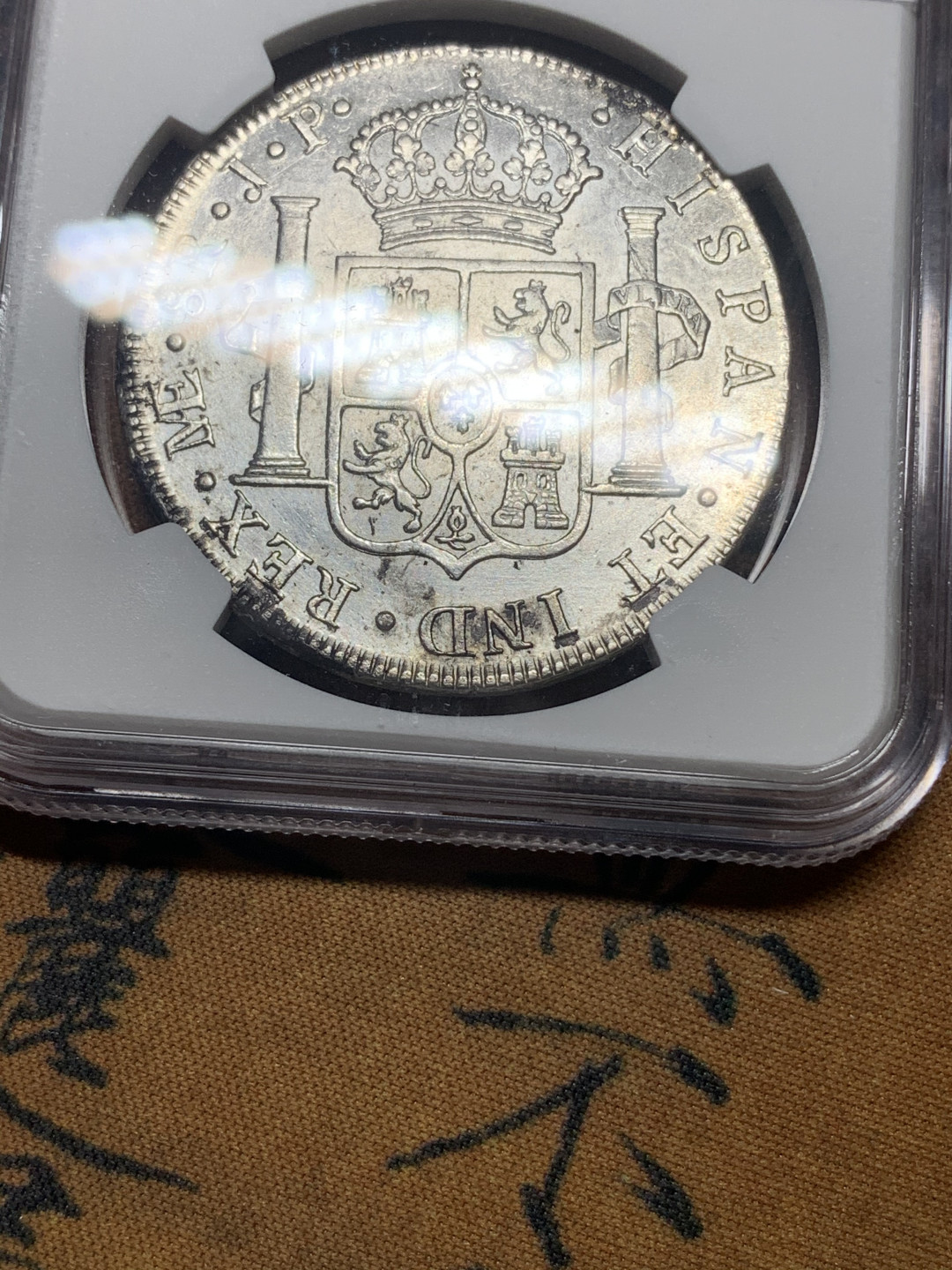 《竞宝斋》钱币微拍-第16场-本周日，周一2场连拍（全场顺丰包邮） NGC-AUD 秘鲁 1807年 8 里亚尔  人像双柱卡洛斯四世  银币      原味