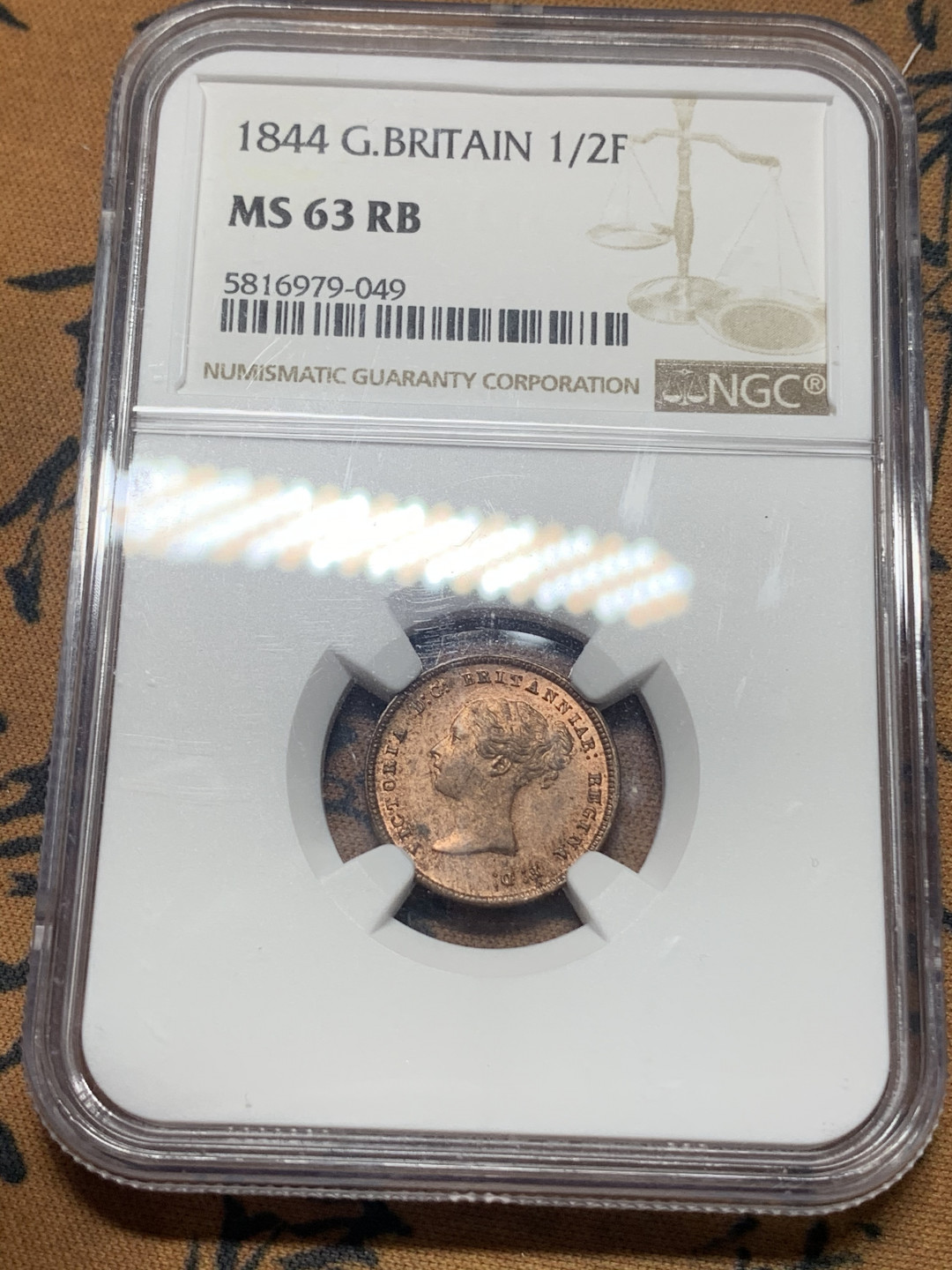 《竞宝斋》钱币微拍-第16场-本周日，周一2场连拍（全场顺丰包邮） NGC-MS63 英国 1844年 维多利亚1/2法新铜币 难得RB状态 