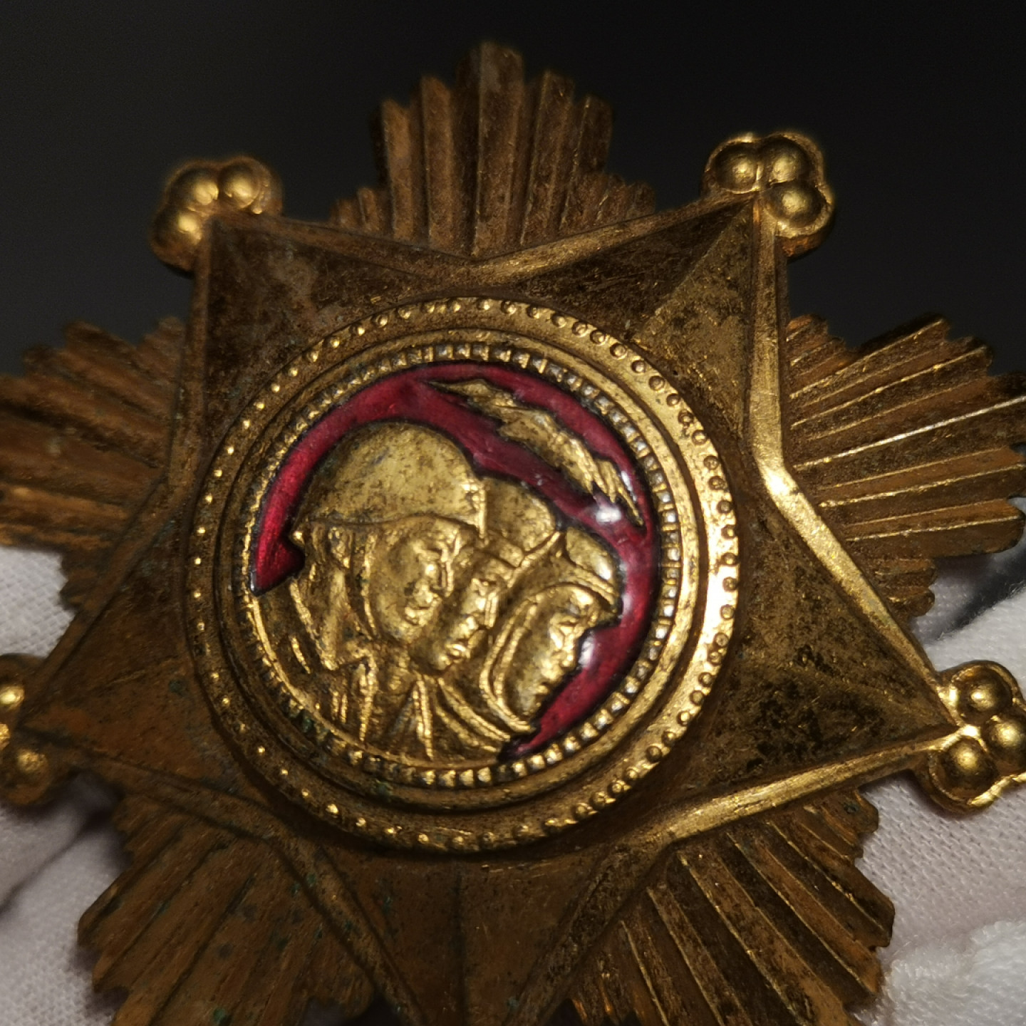 世界勋奖徽章第1期拍卖 朝鲜一级为军事服务勋章