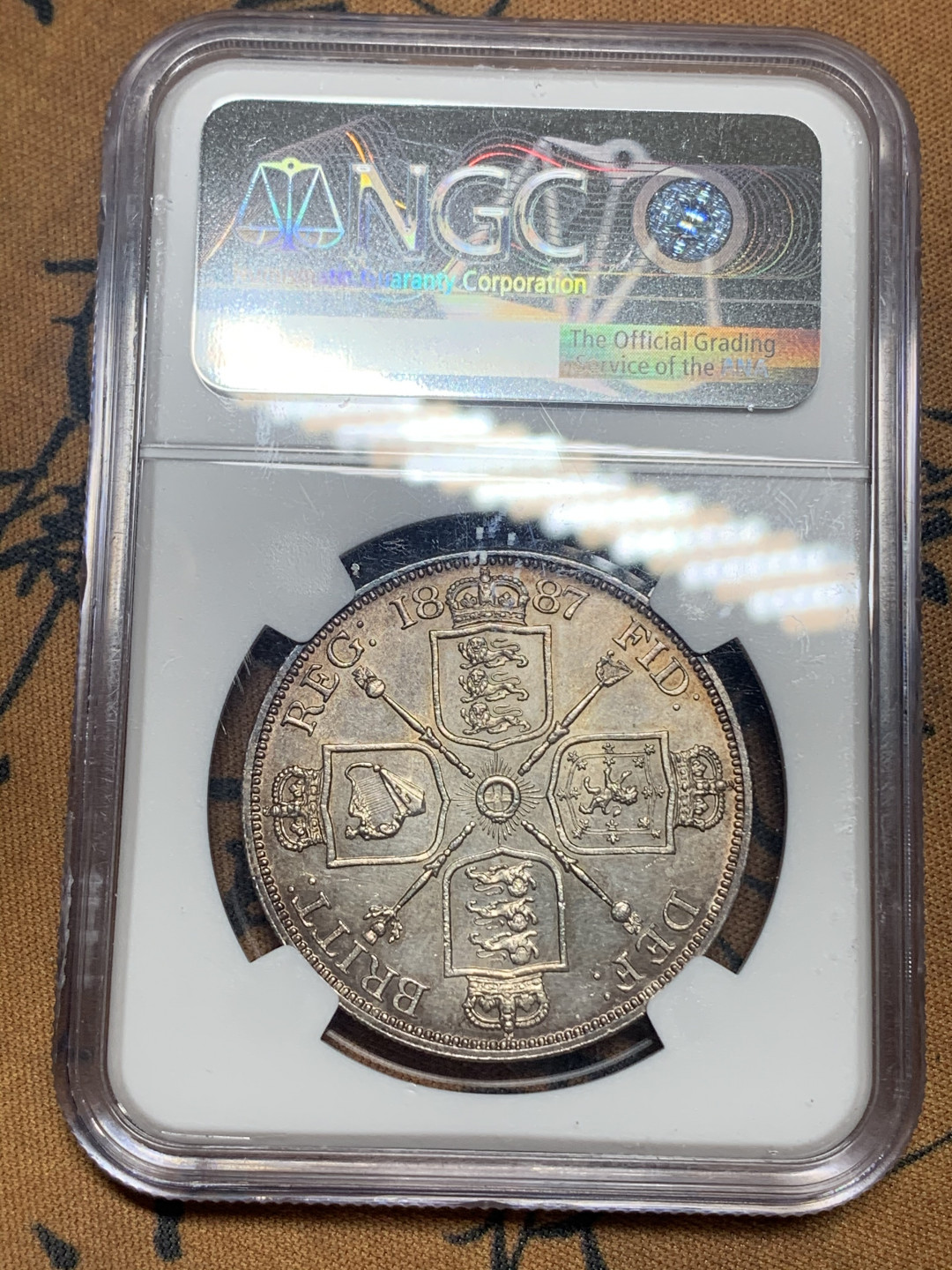 《竞宝斋》钱币微拍-第16场-本周日，周一2场连拍（全场顺丰包邮） NGC-UNC DETAILS 英国1887年2福林4先令 22.4克虽NGC评级标注略有清洗 表面镜面光泽接近PL