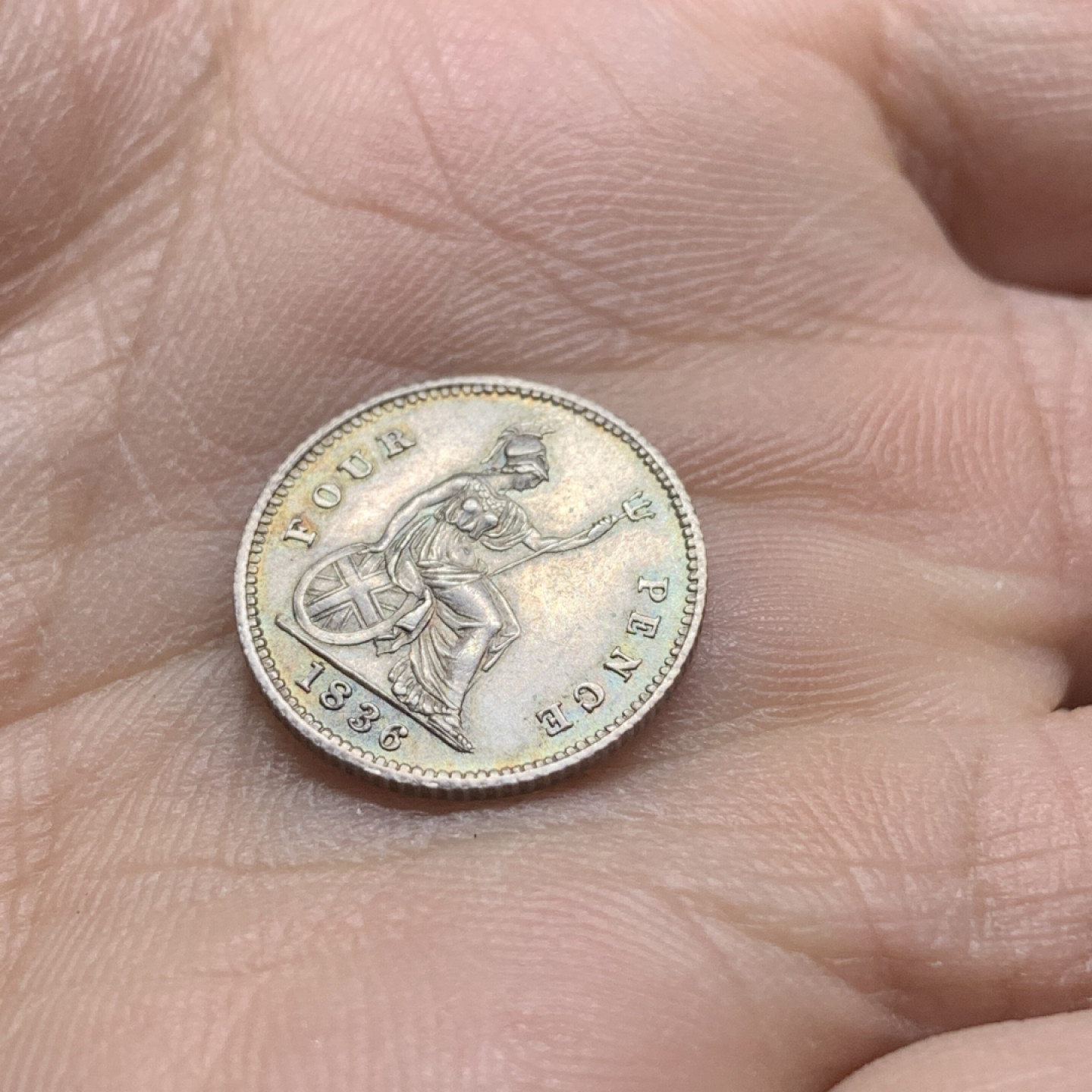 《竞宝斋》钱币微拍-第16场-本周日，周一2场连拍（全场顺丰包邮） 英国1836 威四 四便士一枚 银币老盒子包浆 状态一流