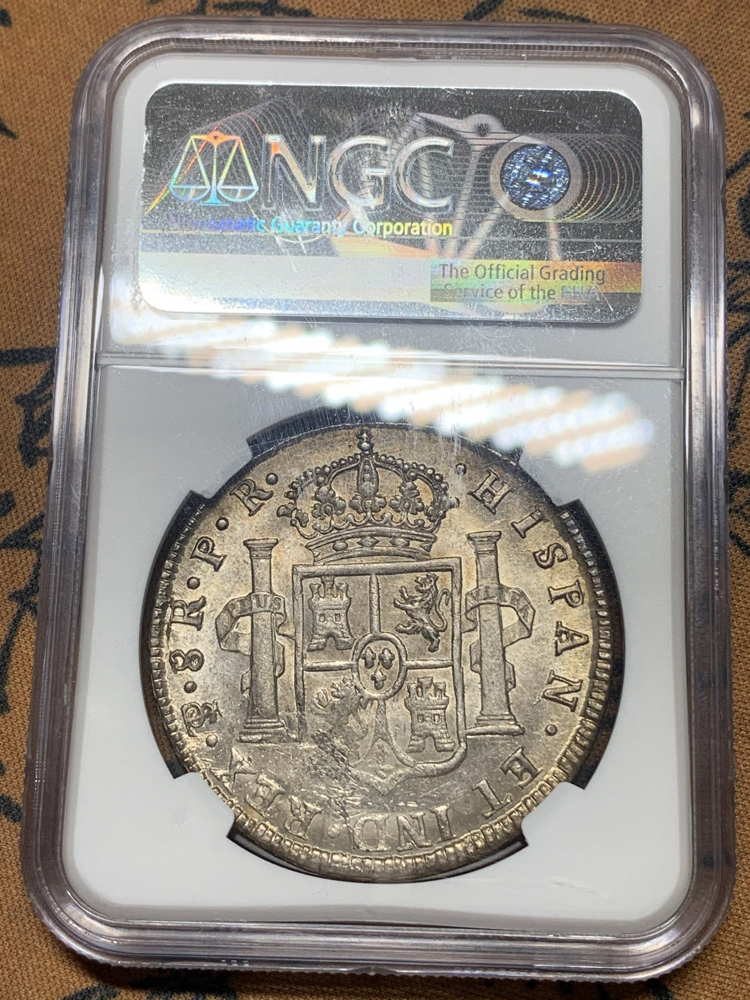 《竞宝斋》钱币微拍-第16场-本周日，周一2场连拍（全场顺丰包邮） NGC-MS62+  西属玻利维亚 1777 8里亚尔 人像双柱卡三  黄金包浆 超级稀缺品种  玻利维亚比墨西哥更稀少