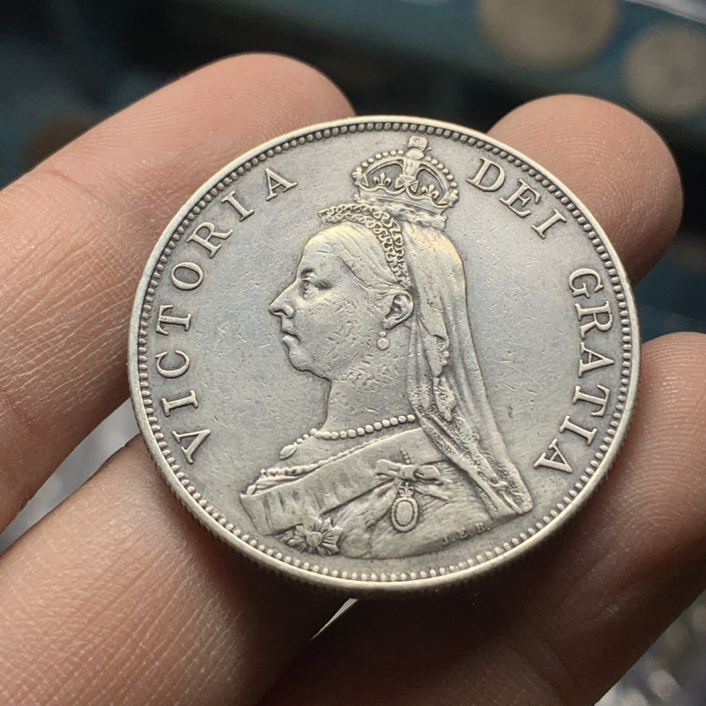 《竞宝斋》钱币微拍-第16场-本周日，周一2场连拍（全场顺丰包邮） 英国1887年维多利亚 双福林（4先令）22.4克 边上左右有打孔