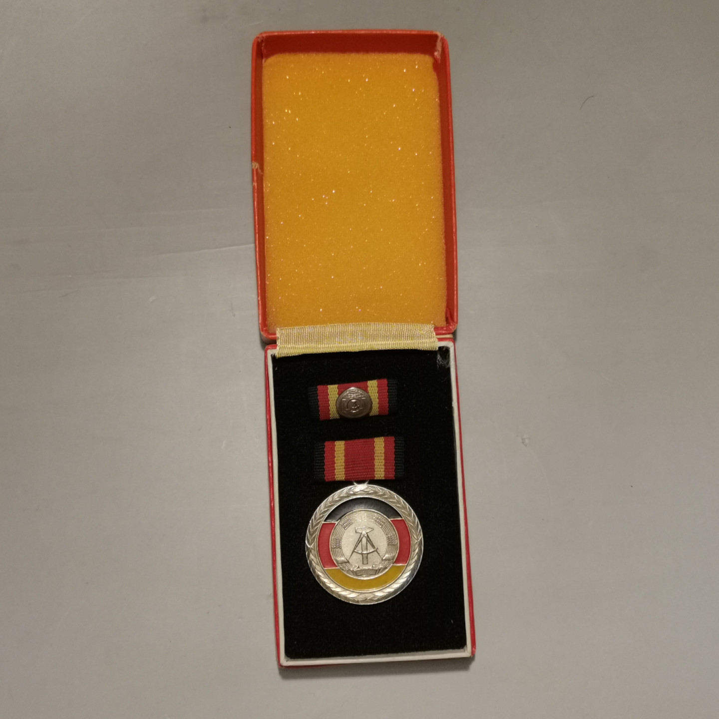 世界勋奖徽章第1期拍卖 东德国家功勋奖章