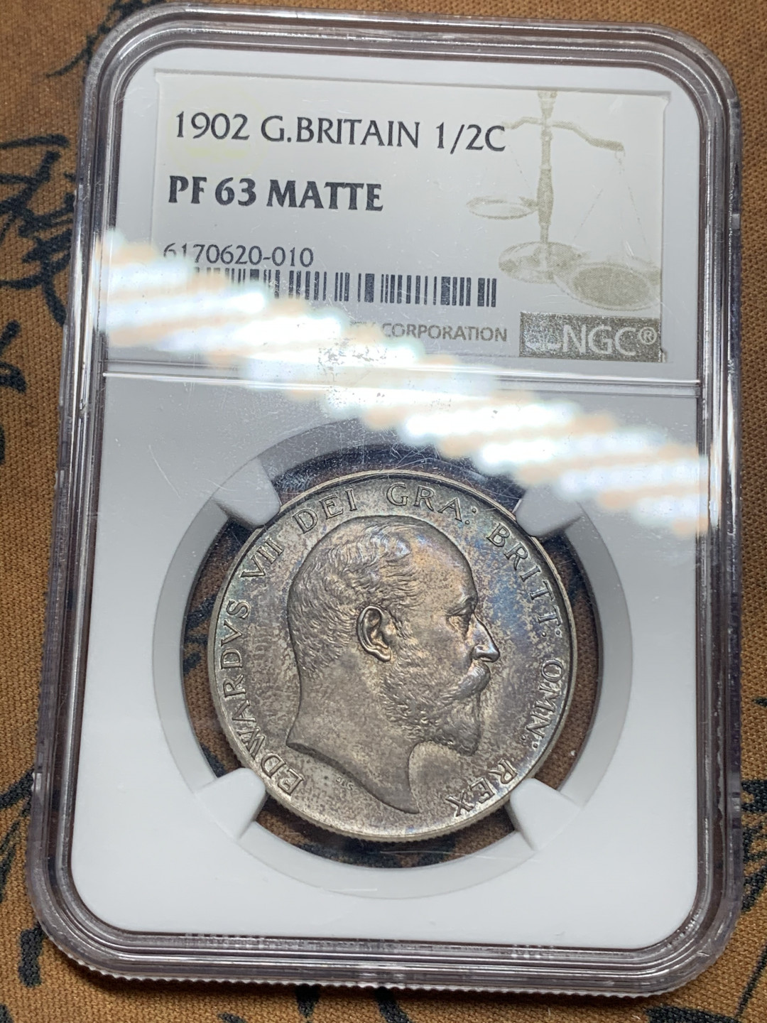 《竞宝斋》钱币微拍-第16场-本周日，周一2场连拍（全场顺丰包邮） NGC-PF63MATTE 英国1902 爱七1/2 Crown 经典MATTE包浆