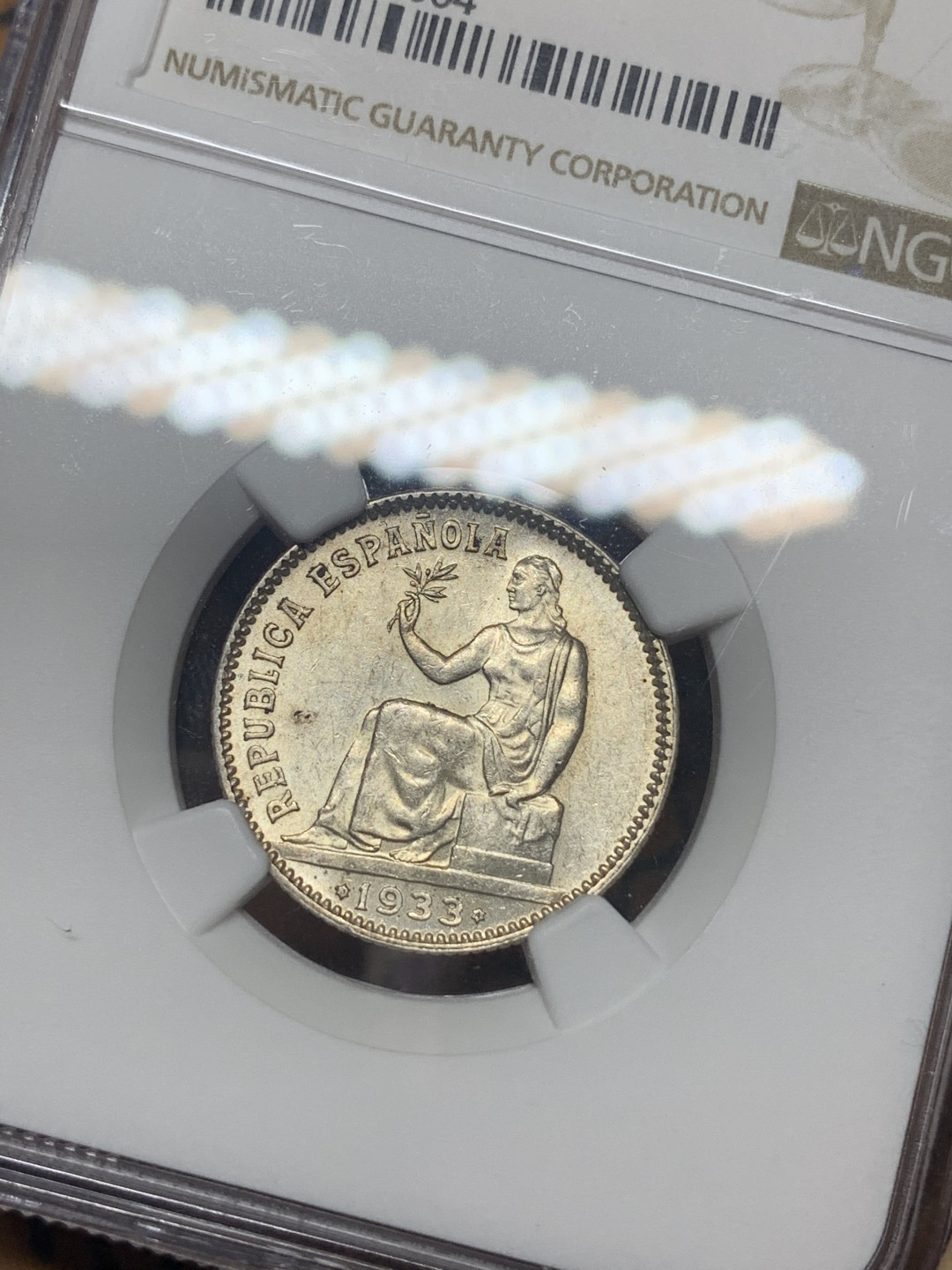 《竞宝斋》钱币微拍-第16场-本周日，周一2场连拍（全场顺丰包邮） NGC-MS62 西班牙1933年内战1比塞塔，坐人拿花红色政权，只发行了1年！高分少见