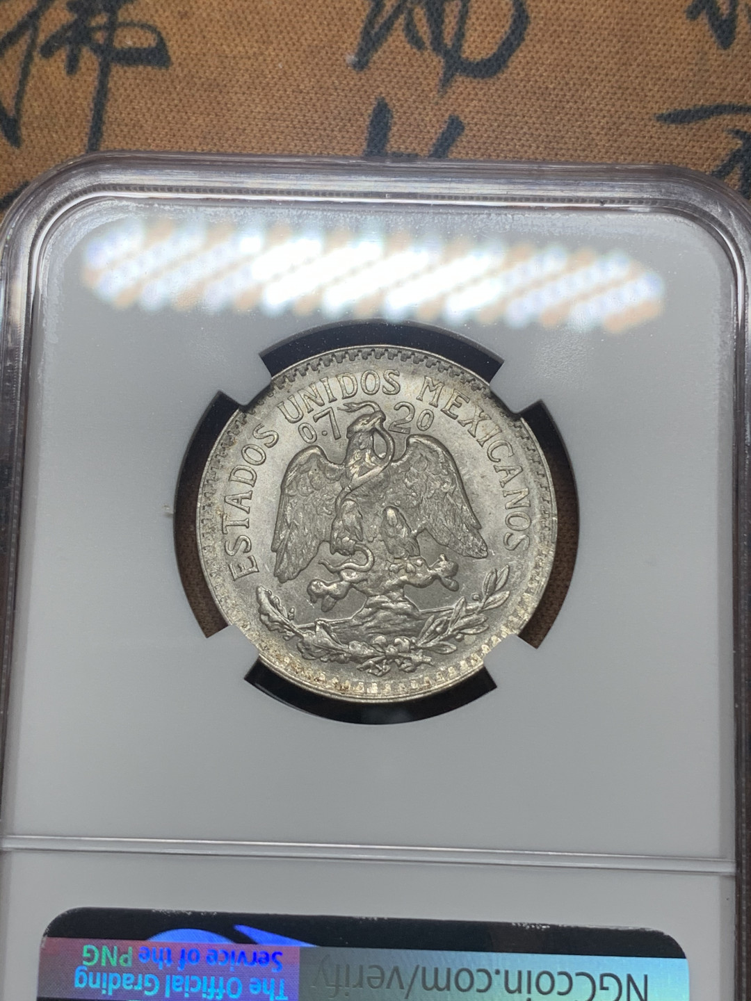 《竞宝斋》钱币微拍-第16场-本周日，周一2场连拍（全场顺丰包邮） NGC-MS64 墨西哥 1945年 1比索、50分鹰洋银币 原光包浆 二枚相同年份一起出！ 