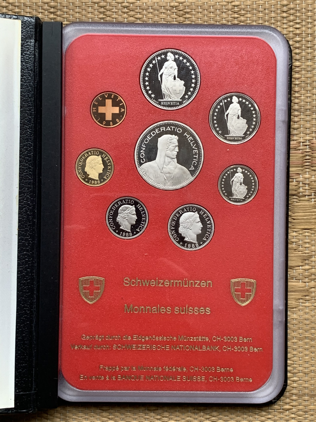 《竞宝斋》钱币微拍-第16场-本周日，周一2场连拍（全场顺丰包邮） 瑞士1988年原封精制套币，保存完好