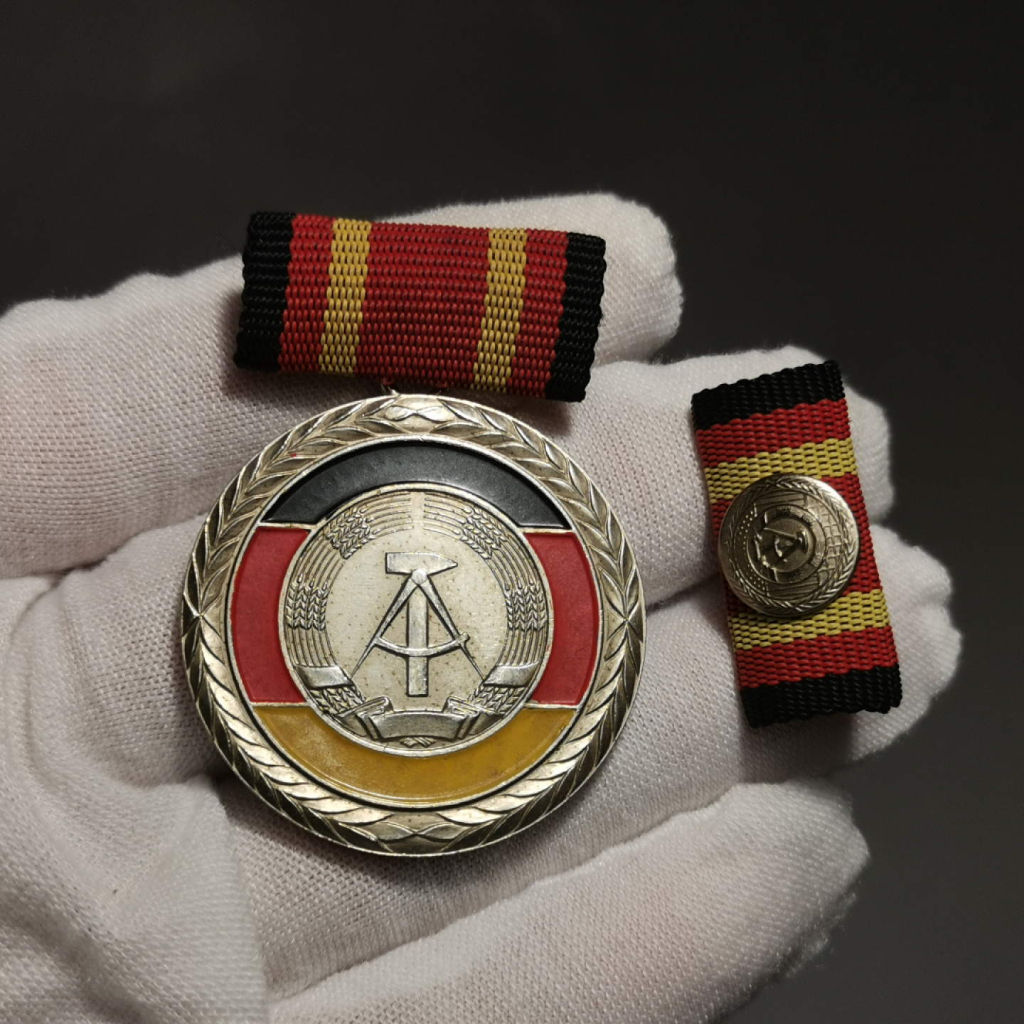 世界勋奖徽章第1期拍卖 东德国家功勋奖章