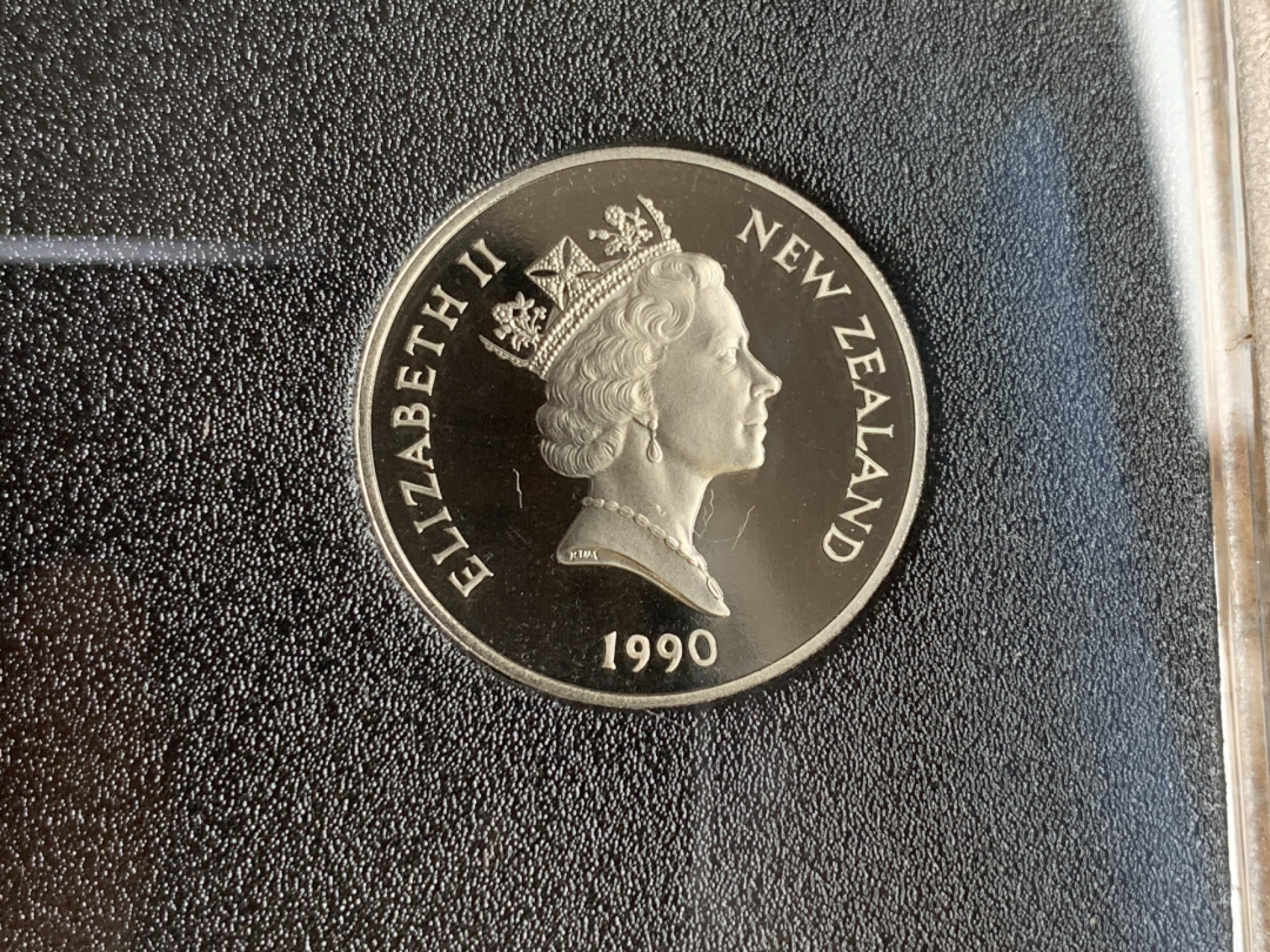 《竞宝斋》钱币微拍-第16场-本周日，周一2场连拍（全场顺丰包邮） 新西兰1990年原封精制套币带银币2枚