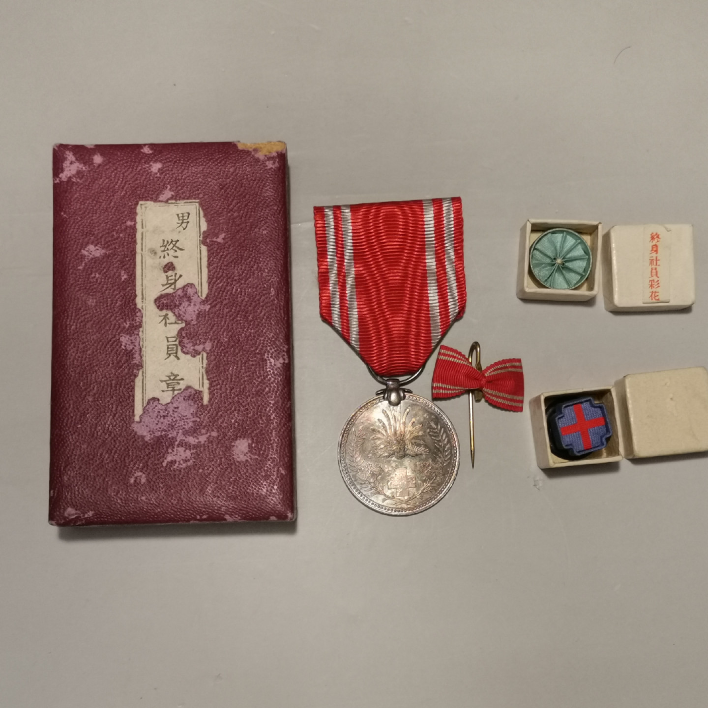 世界勋奖徽章第1期拍卖 赤十字社银质终身社员章