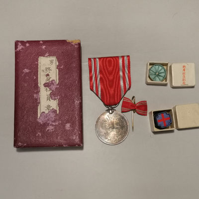 世界勋奖徽章第1期拍卖 - 赤十字社银质终身社员章