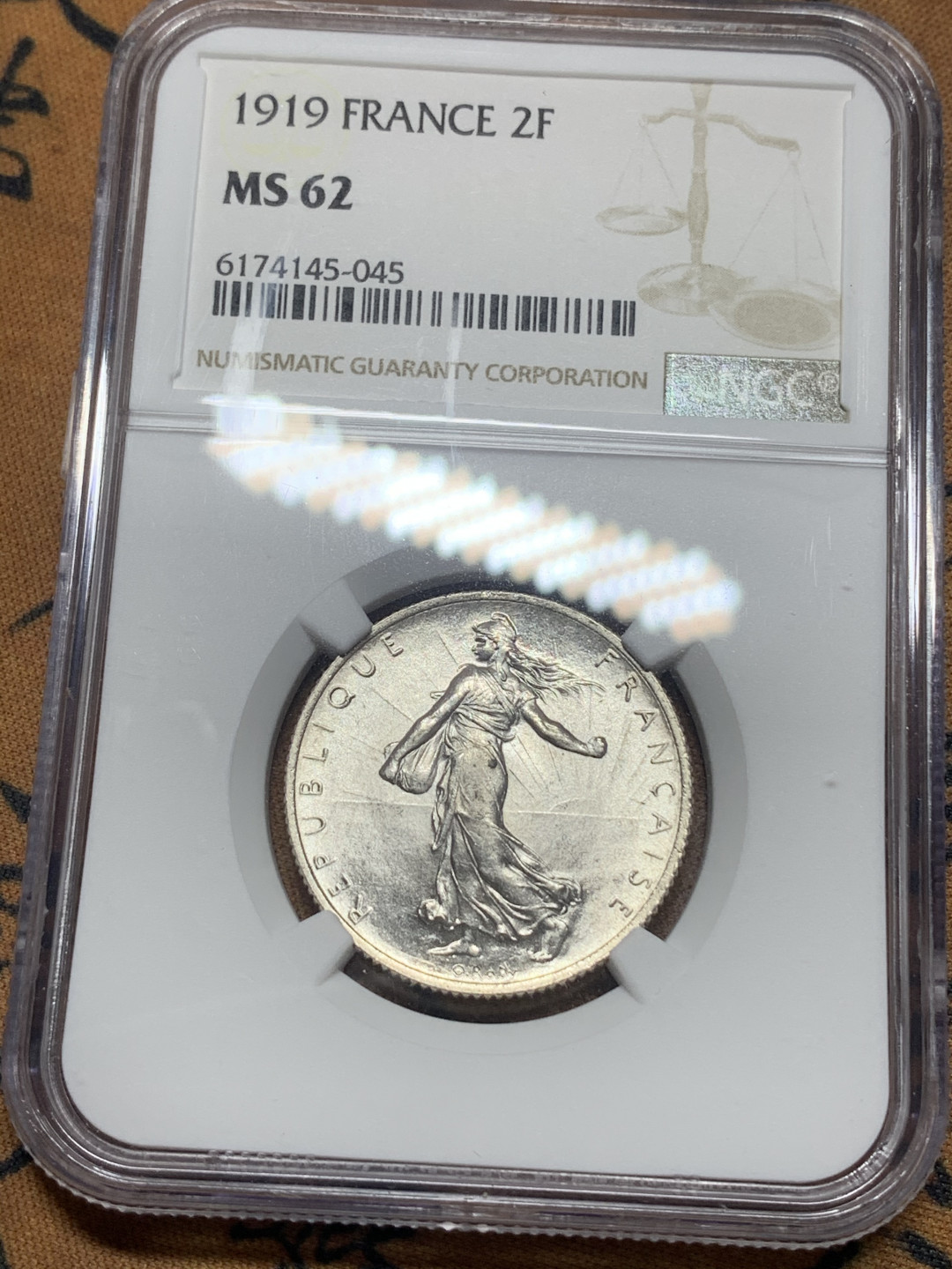 《竞宝斋》钱币微拍-第16场-本周日，周一2场连拍（全场顺丰包邮） NGC-MS62 法国 1919年 2法郎 播种女神 银币 原光好状态 大师罗蒂作品 