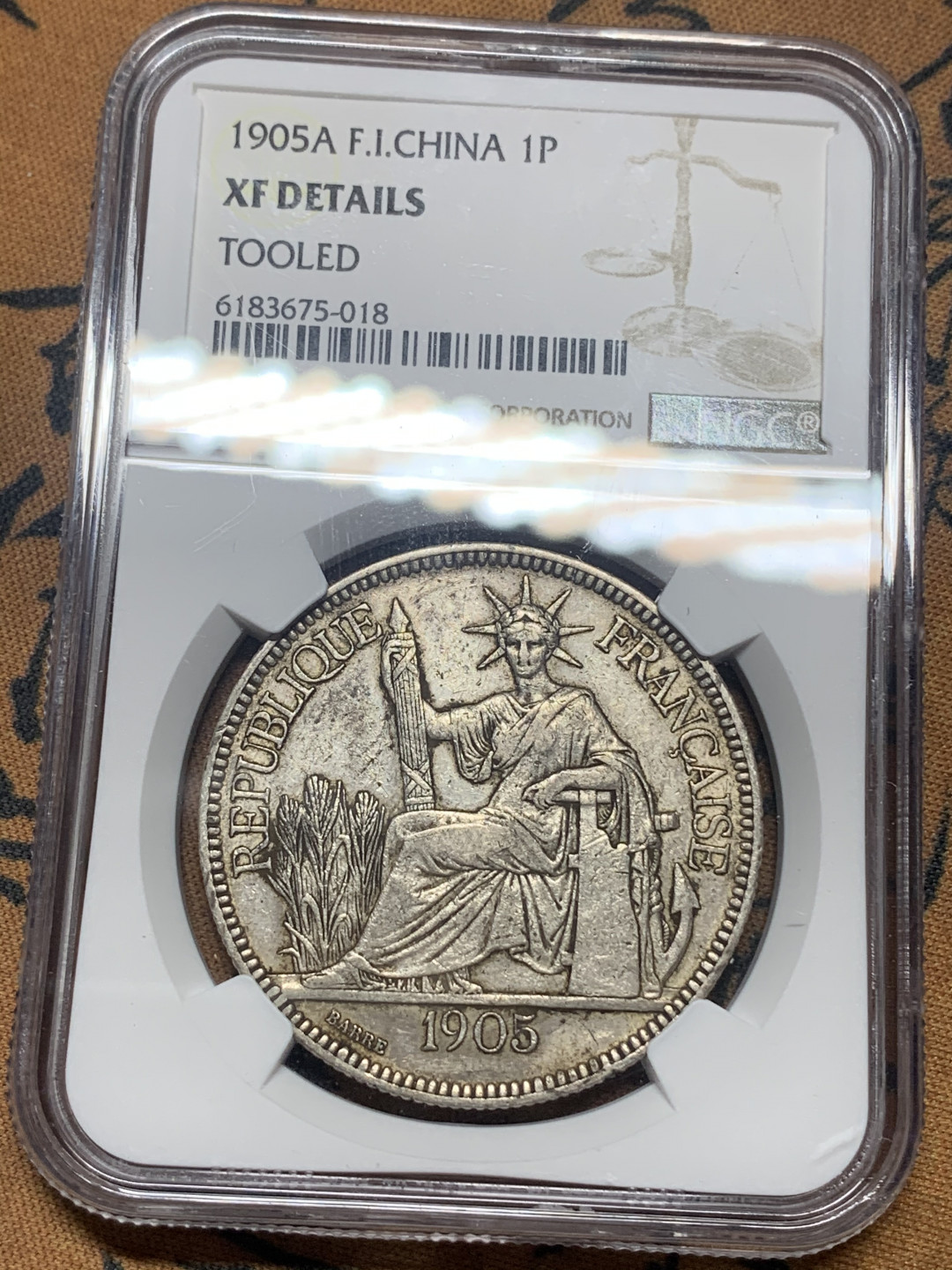 《竞宝斋》钱币微拍-第16场-本周日，周一2场连拍（全场顺丰包邮） NGC-XFD 法国属印支 1905年 1P 坐洋银币 原味老包浆细节好