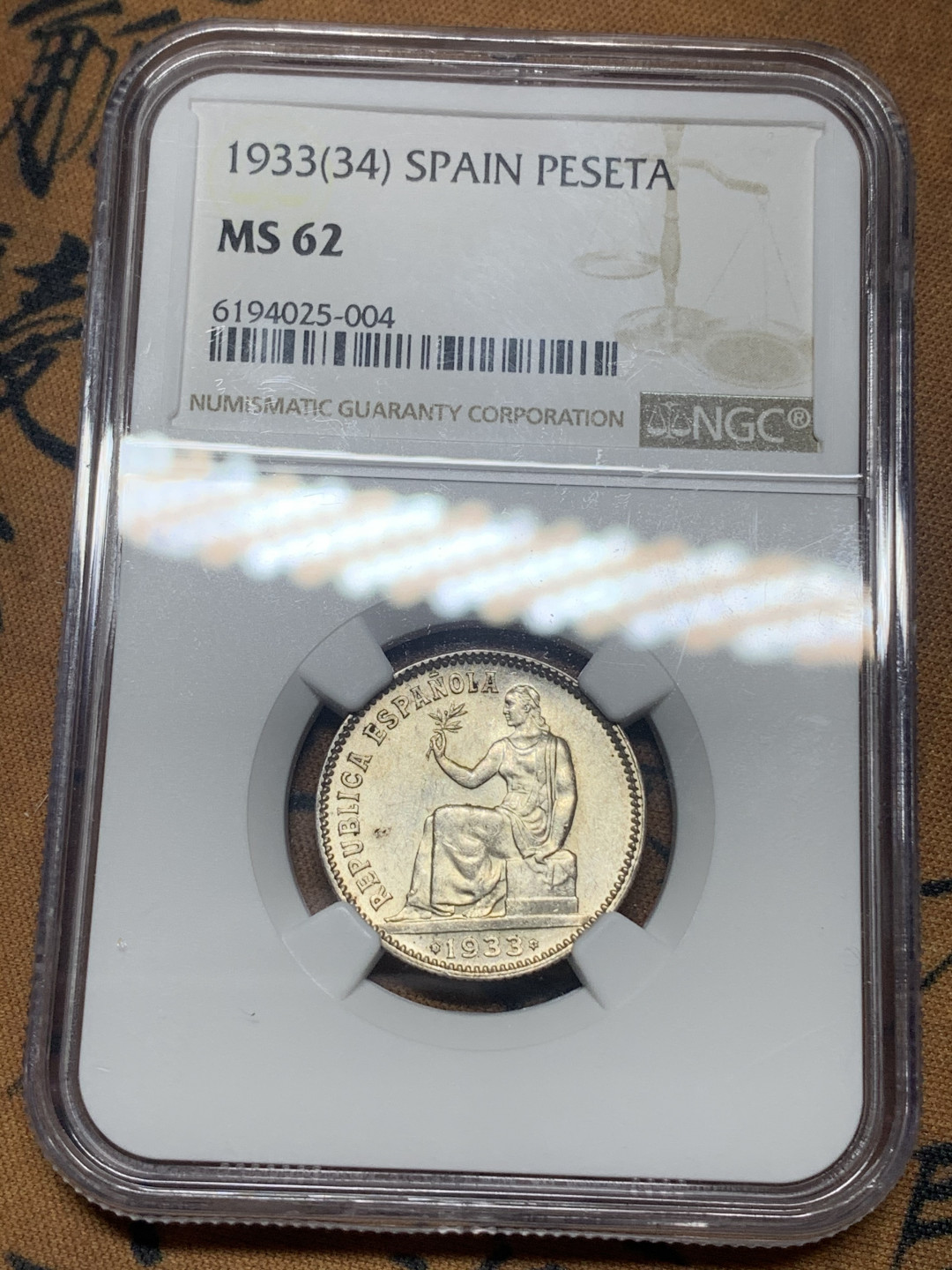 《竞宝斋》钱币微拍-第16场-本周日，周一2场连拍（全场顺丰包邮） NGC-MS62 西班牙1933年内战1比塞塔，坐人拿花红色政权，只发行了1年！高分少见