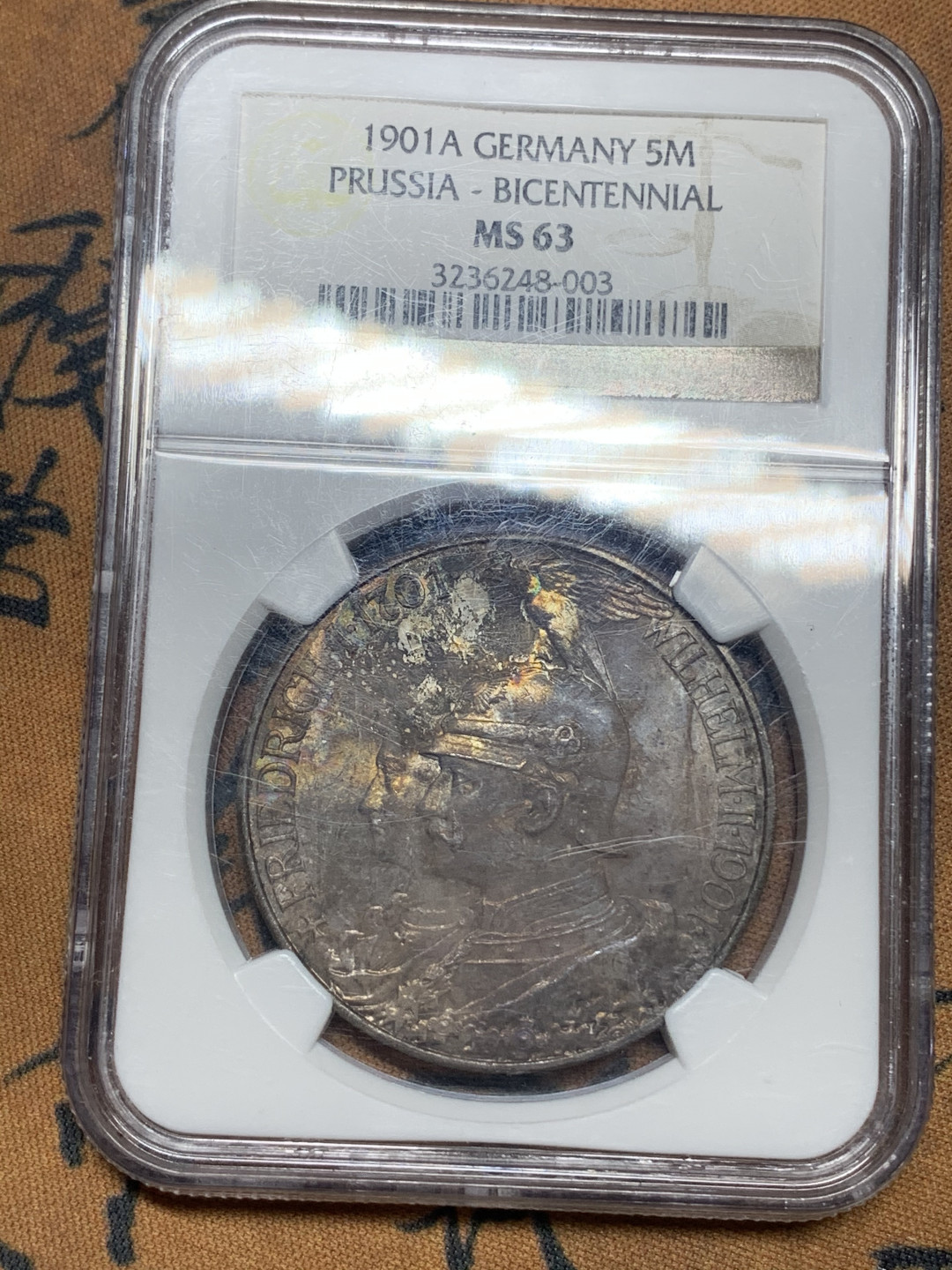 《竞宝斋》钱币微拍-第16场-本周日，周一2场连拍（全场顺丰包邮） ngc-ms63 1901年 德国普鲁士建国5马克 双面紫黑五彩究极浓郁包浆 国币大佬的最爱 实物惊艳