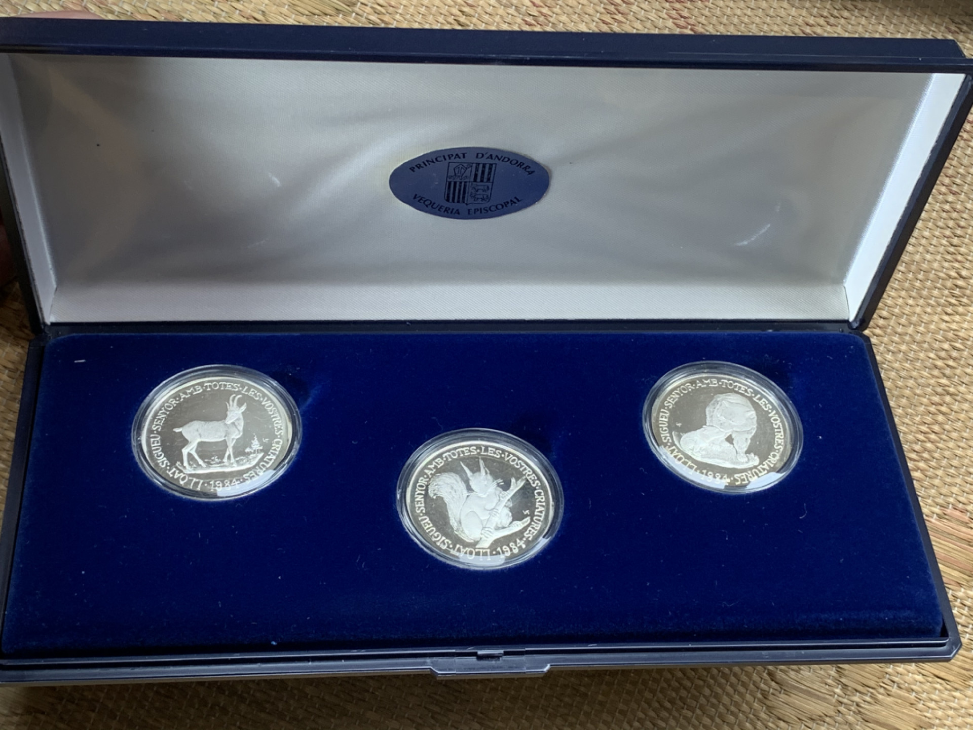 《竞宝斋》钱币微拍-第16场-本周日，周一2场连拍（全场顺丰包邮） 安道尔1984年原盒装双色动物3枚套