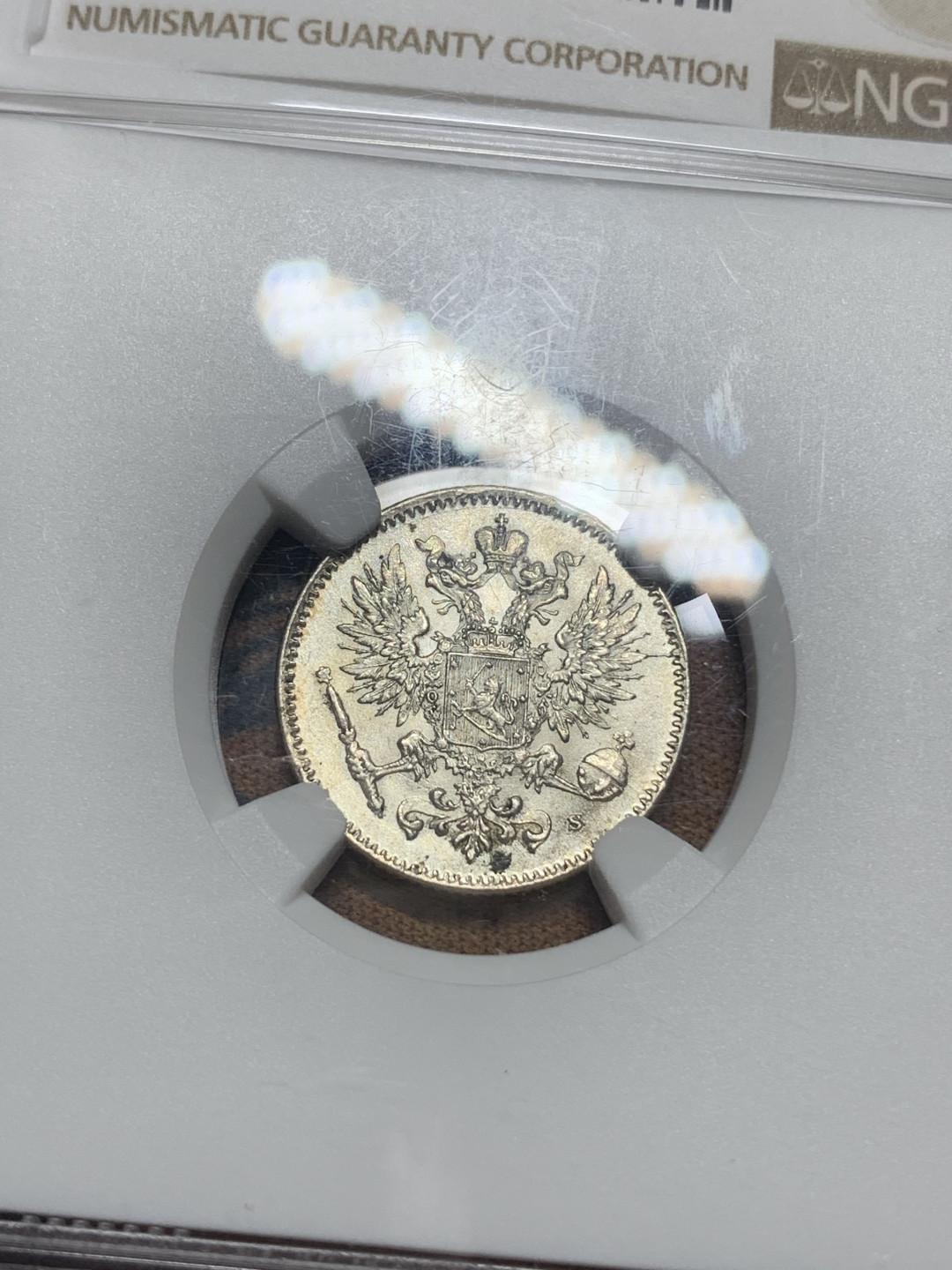 《竞宝斋》钱币微拍-第16场-本周日，周一2场连拍（全场顺丰包邮） NGC-MS64 俄属芬兰 1916年 50盆尼 银币 正面沙俄双头鹰配芬兰大公盾徽，背面标记面值，卷拆曝光品相