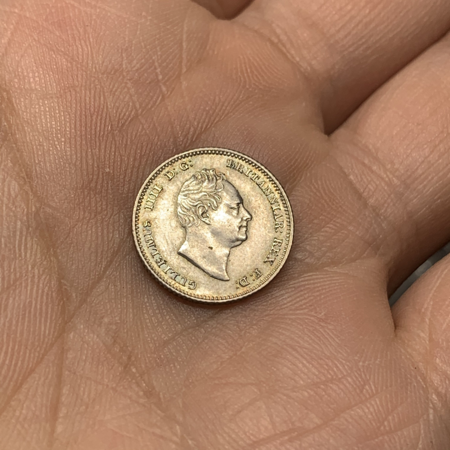 《竞宝斋》钱币微拍-第16场-本周日，周一2场连拍（全场顺丰包邮） 英国1836 威四 四便士一枚 银币老盒子包浆 状态一流