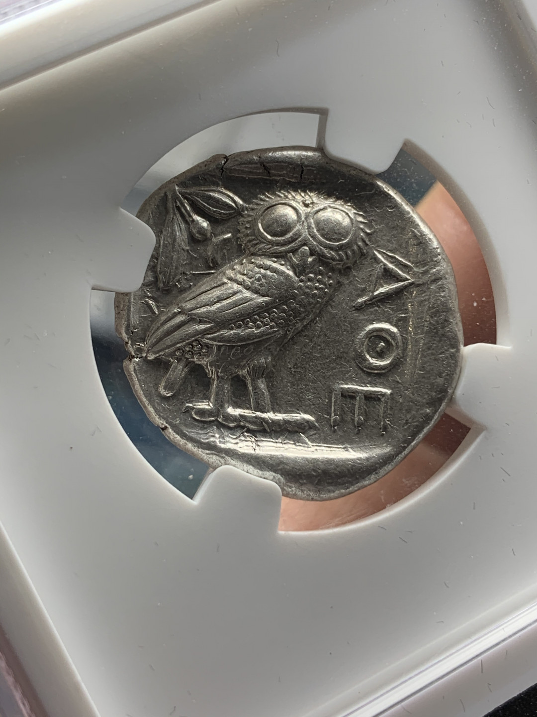 《竞宝斋》钱币微拍-第17场-本周日，周一2场连拍（全场顺丰包邮） NGC 评级 古希腊 CH-AU 双五分 公元前440-404年 正面为雅典娜女神 全脸币胚圆润，背面为呆萌猫头鹰  热门系列