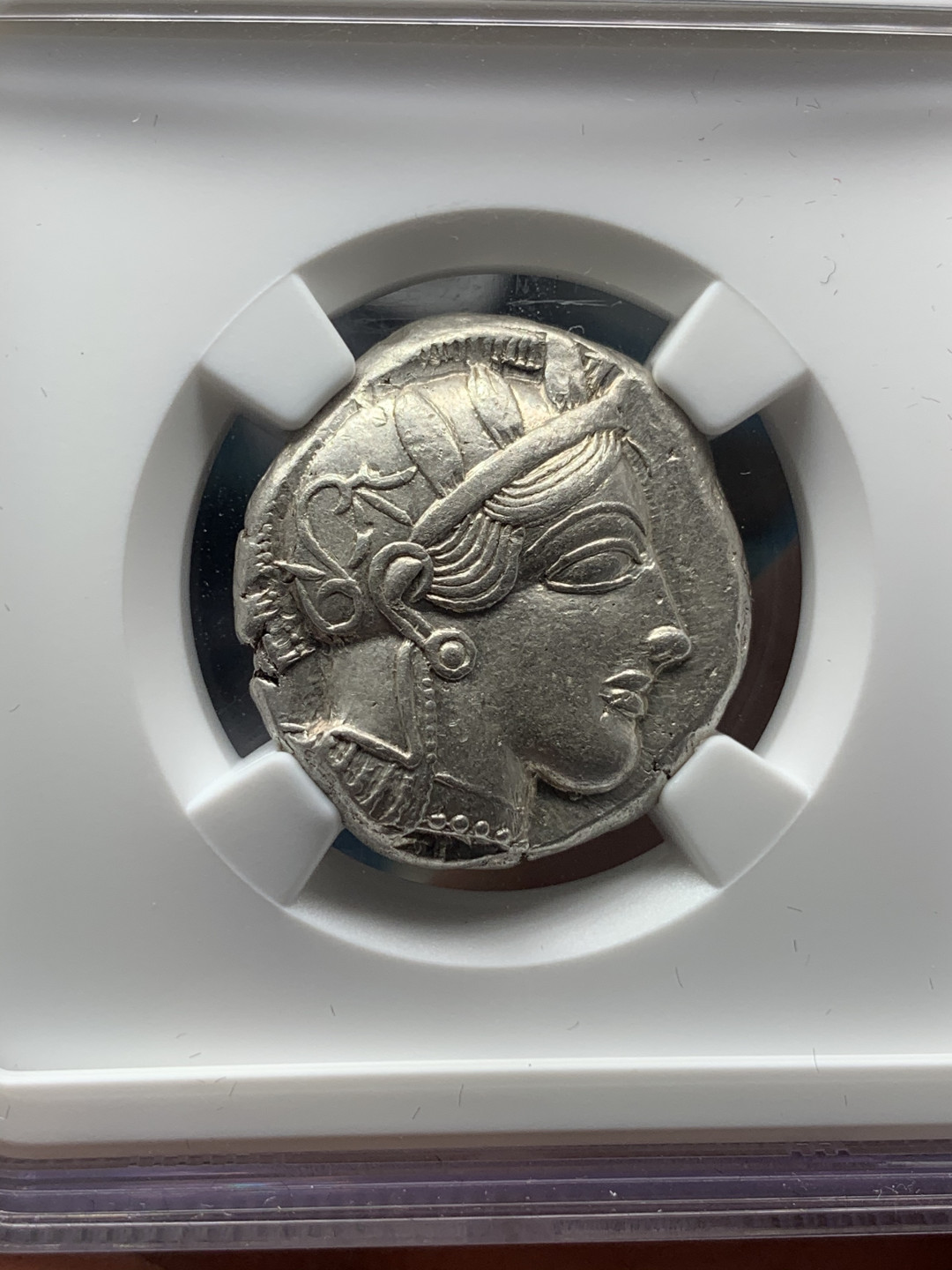 《竞宝斋》钱币微拍-第17场-本周日，周一2场连拍（全场顺丰包邮） NGC 评级 古希腊 CH-AU 双五分 公元前440-404年 正面为雅典娜女神 全脸币胚圆润，背面为呆萌猫头鹰  热门系列